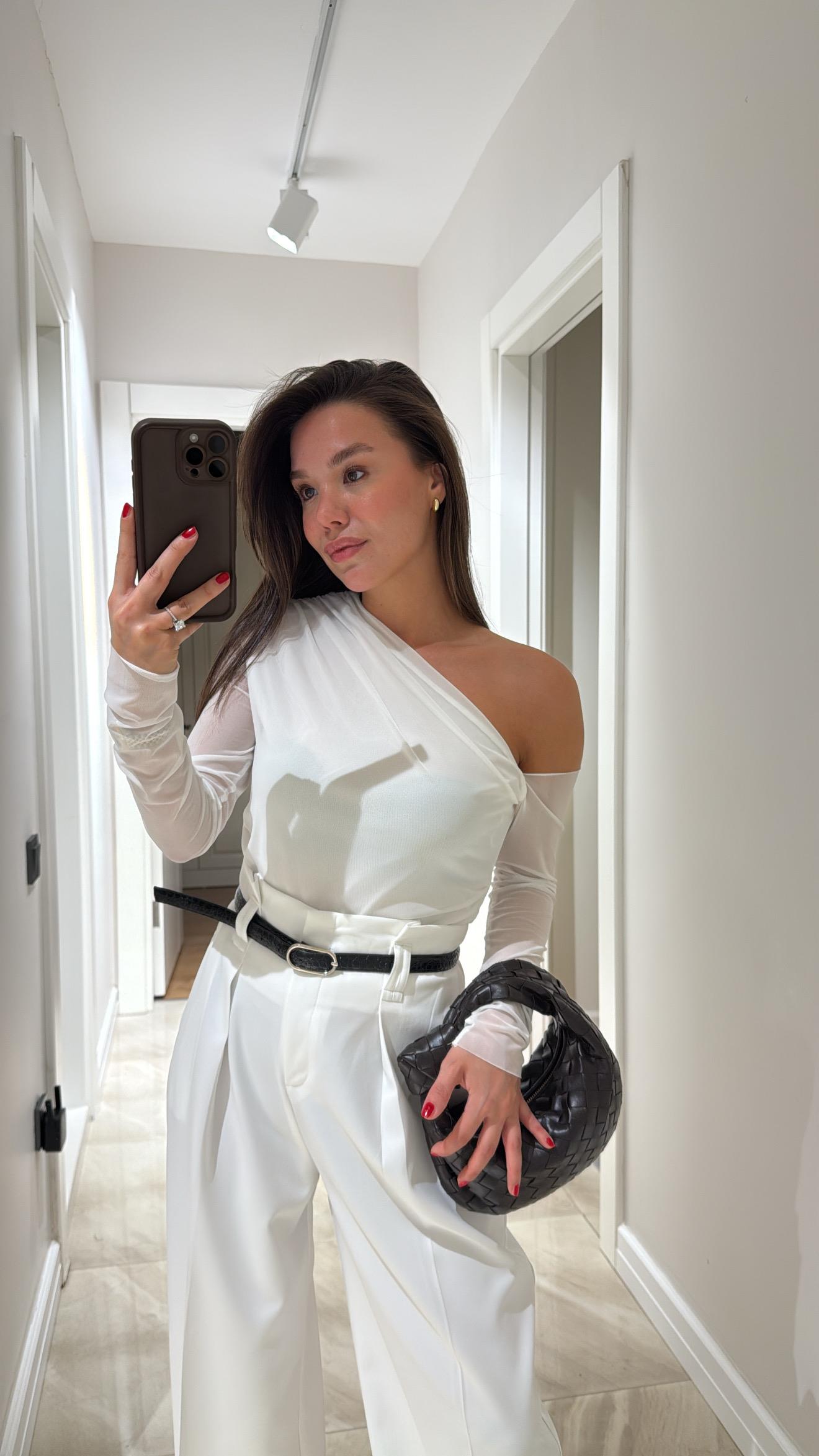 Ekru Düşük Omuz Detaylı Drapeli Tül Bluz