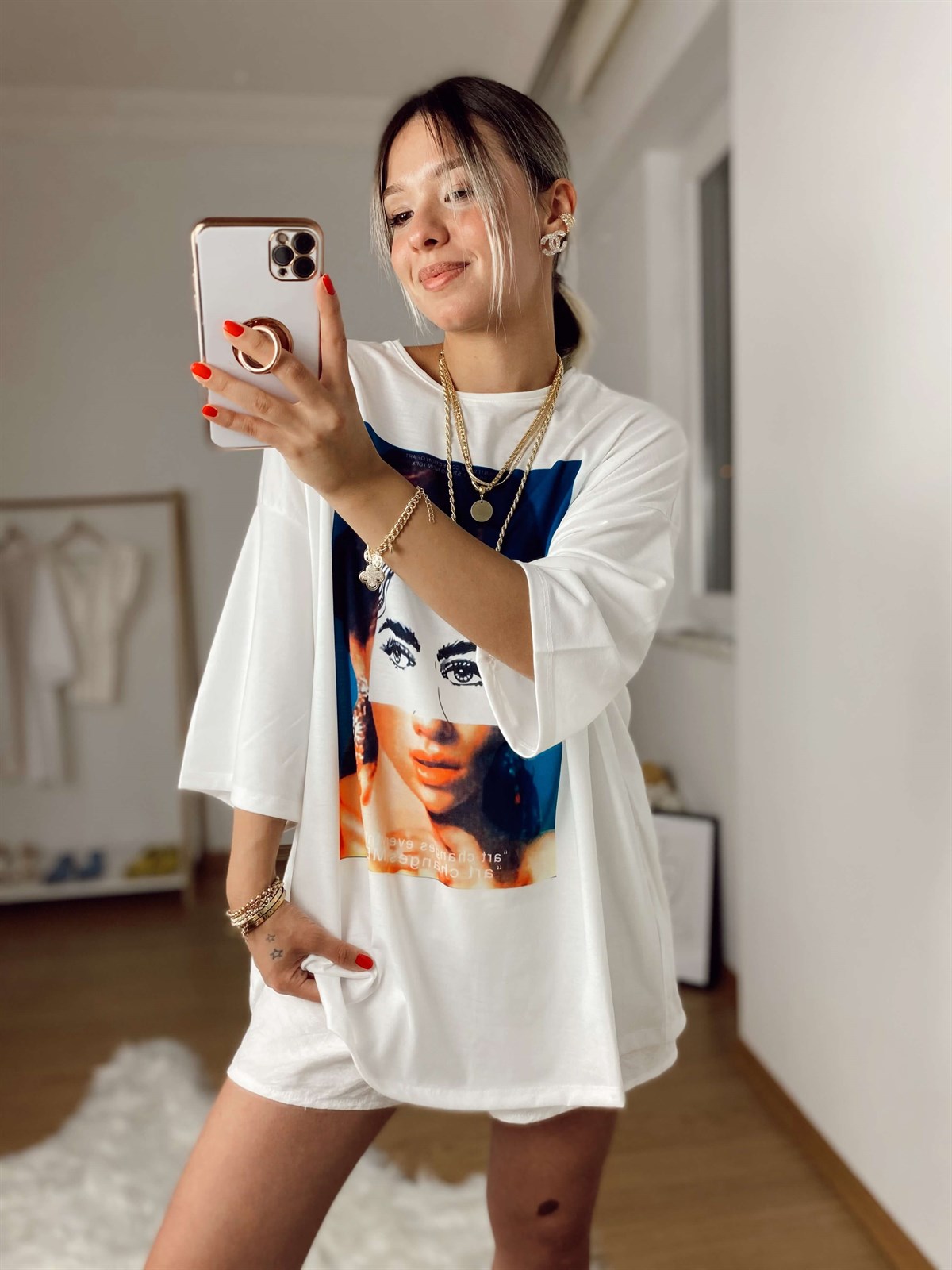 Ekru Göz Detaylı Dijital Basklılı Tshirt