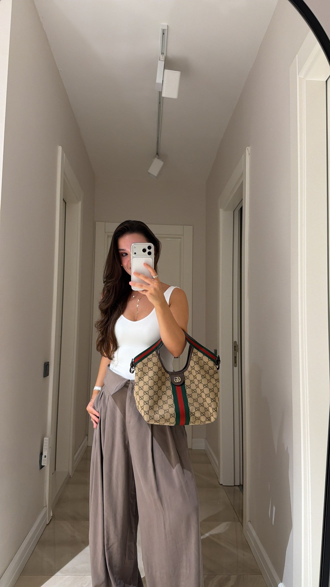 Ekru Kalın Askılı V Yaka Bodysuit
