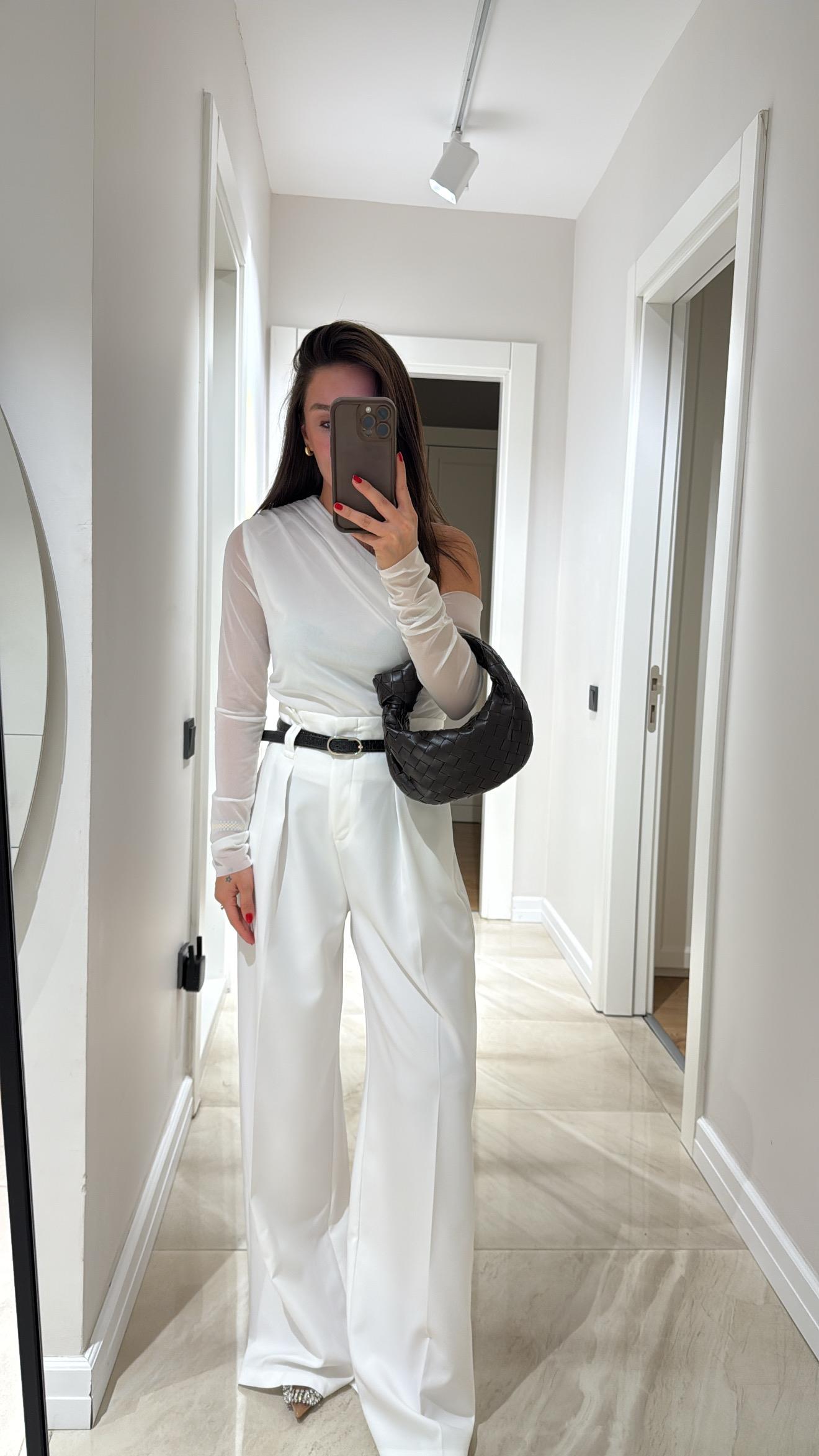 Ekru Kemer Detaylı Geniş Paça Pantolon