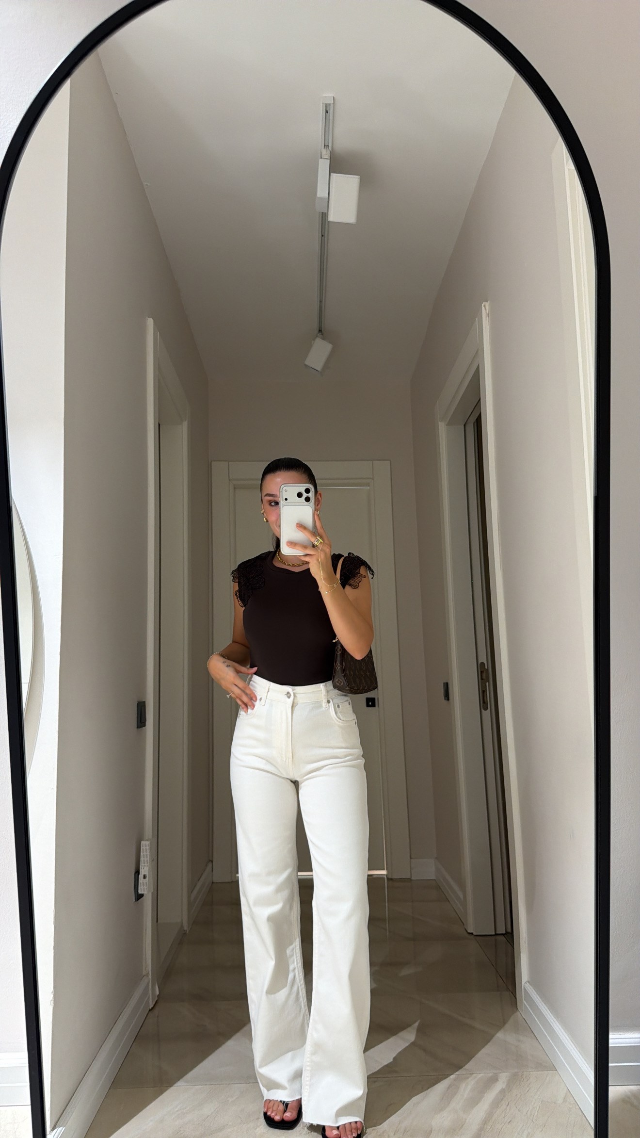 Ekru Kesik Paça Straight Fit Jean