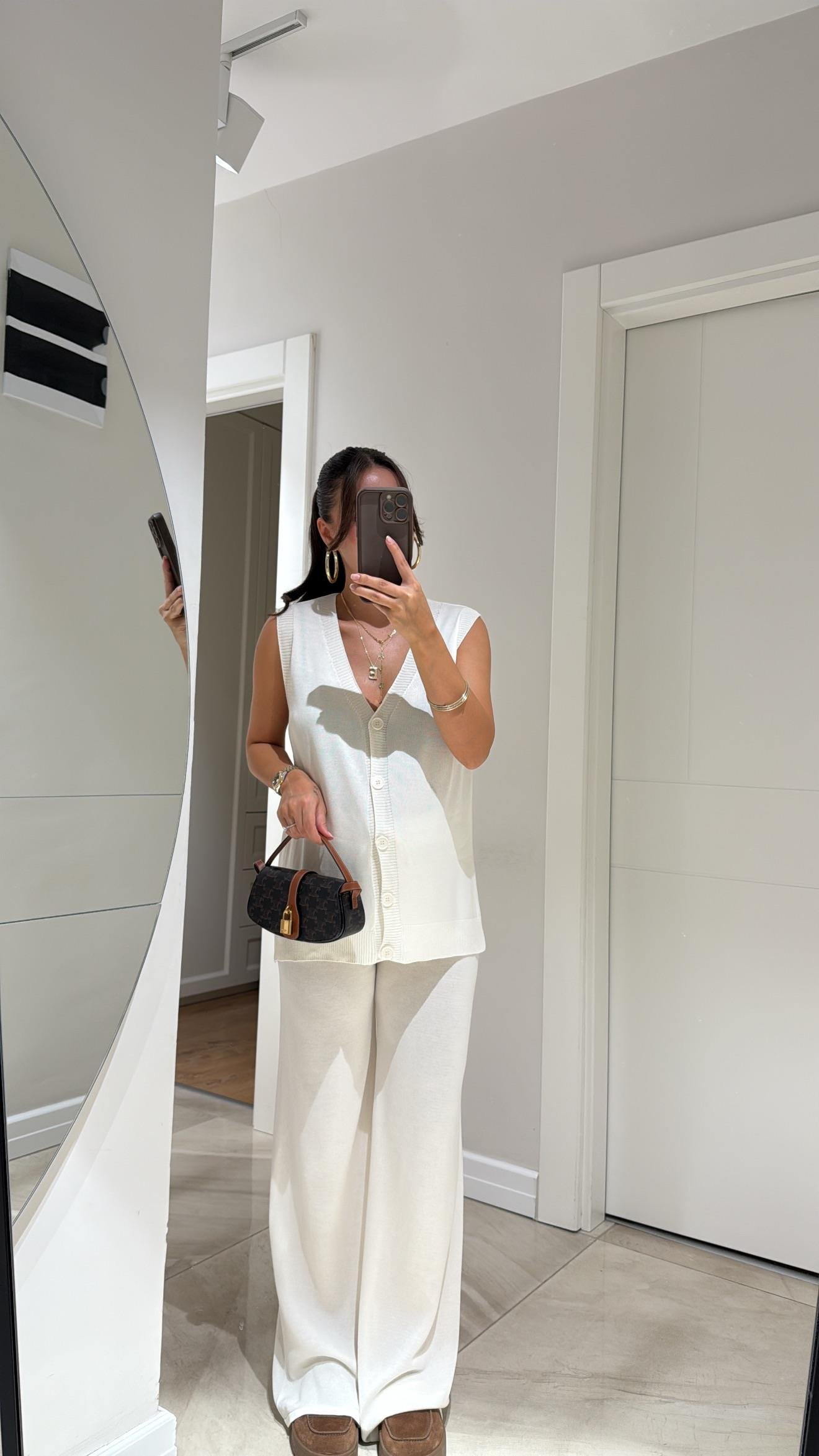 Ekru Ön Düğmeli Yelekli Örme Takım