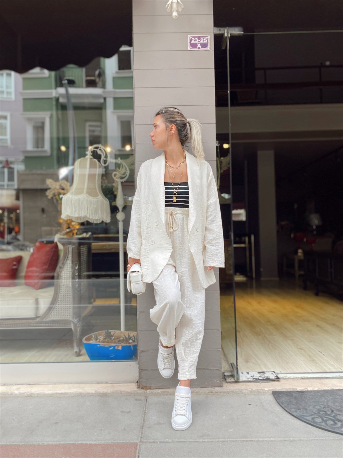 Ekru Paça Pileli Beli Bağcıklı Pantolon 