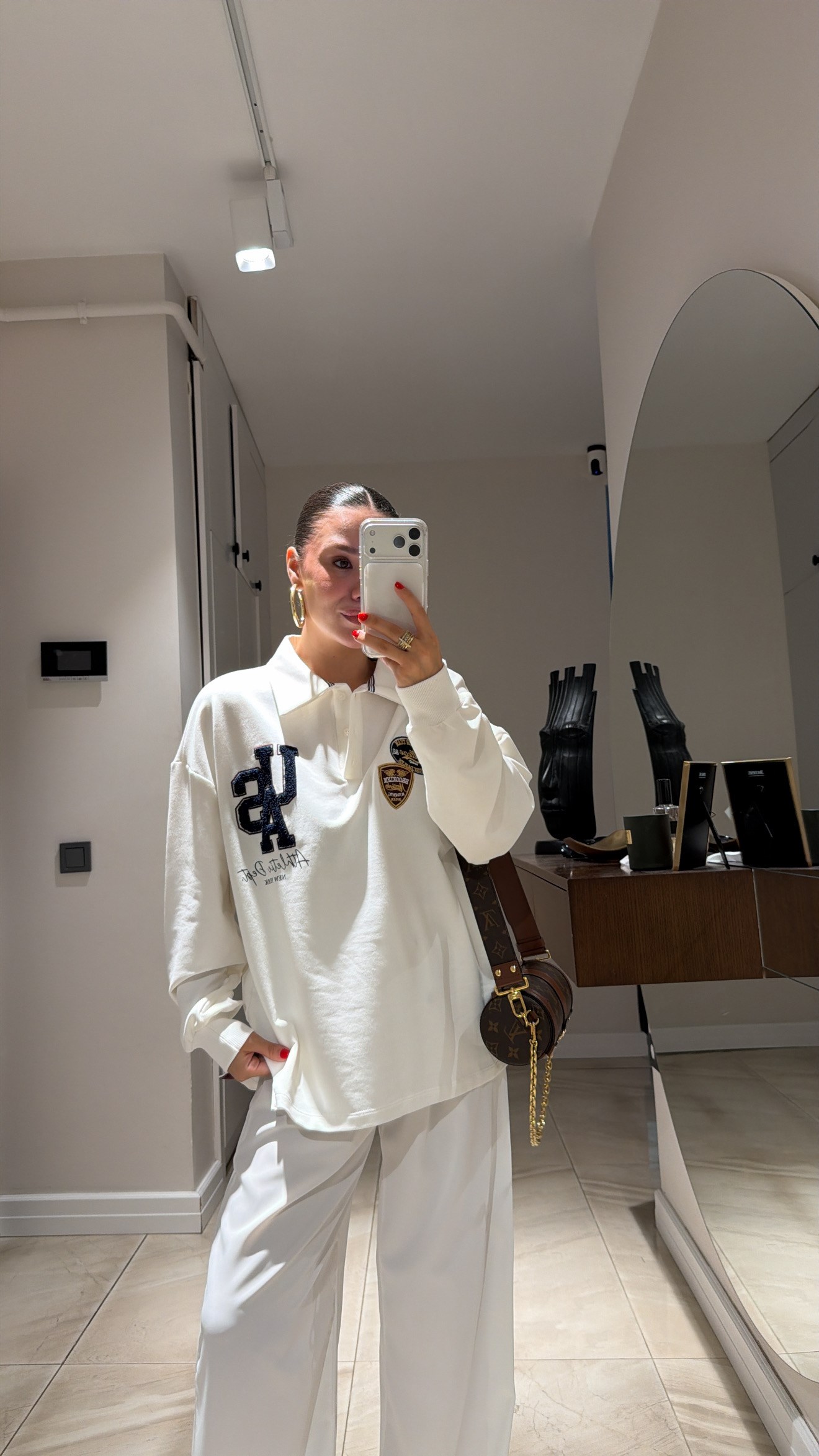 Ekru Polo Yaka Arma İşlemeli Sweat