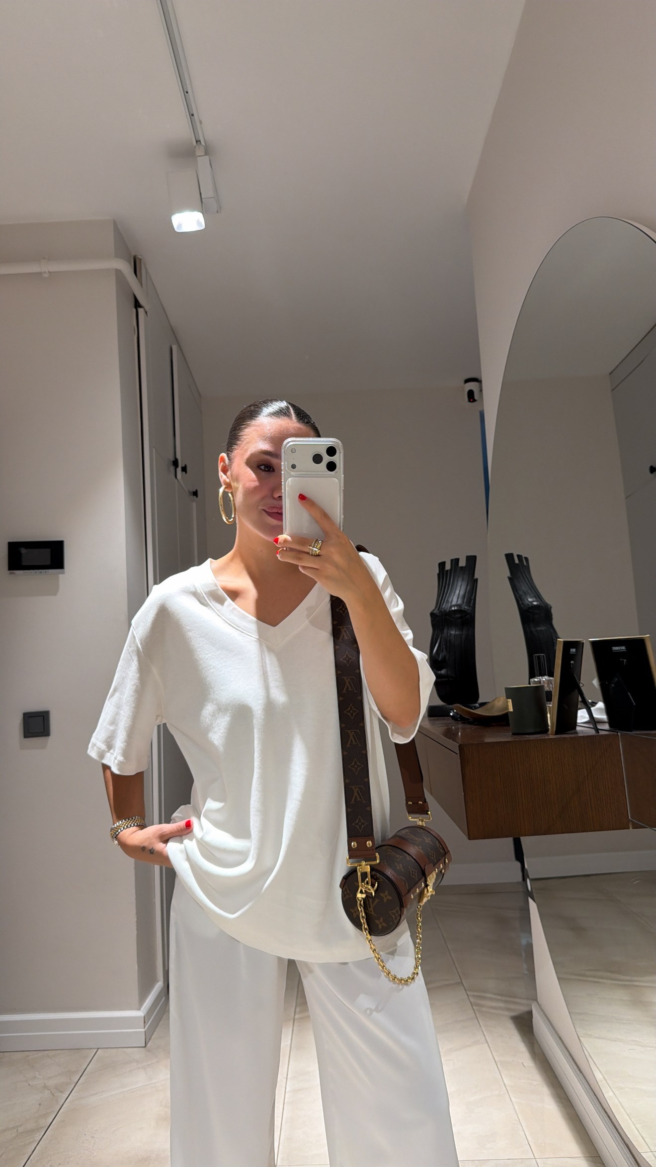 Ekru V Yaka Marka Model Basic Tişört