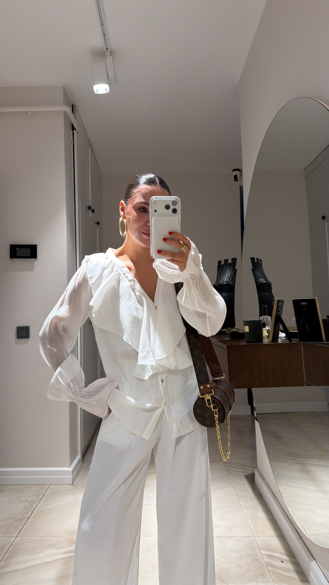 Ekru Yaka Fırfırlı Transparan Gömlek