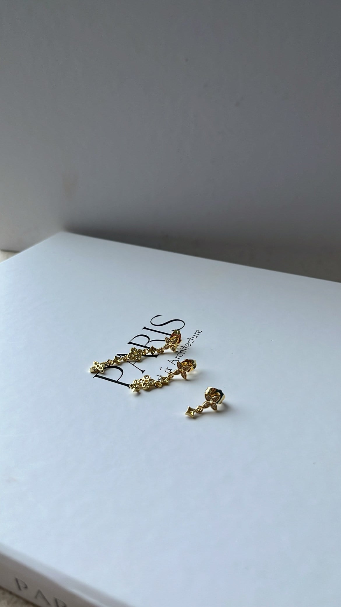 Gold Çiçek Model Taşlı Üçlü Küpe