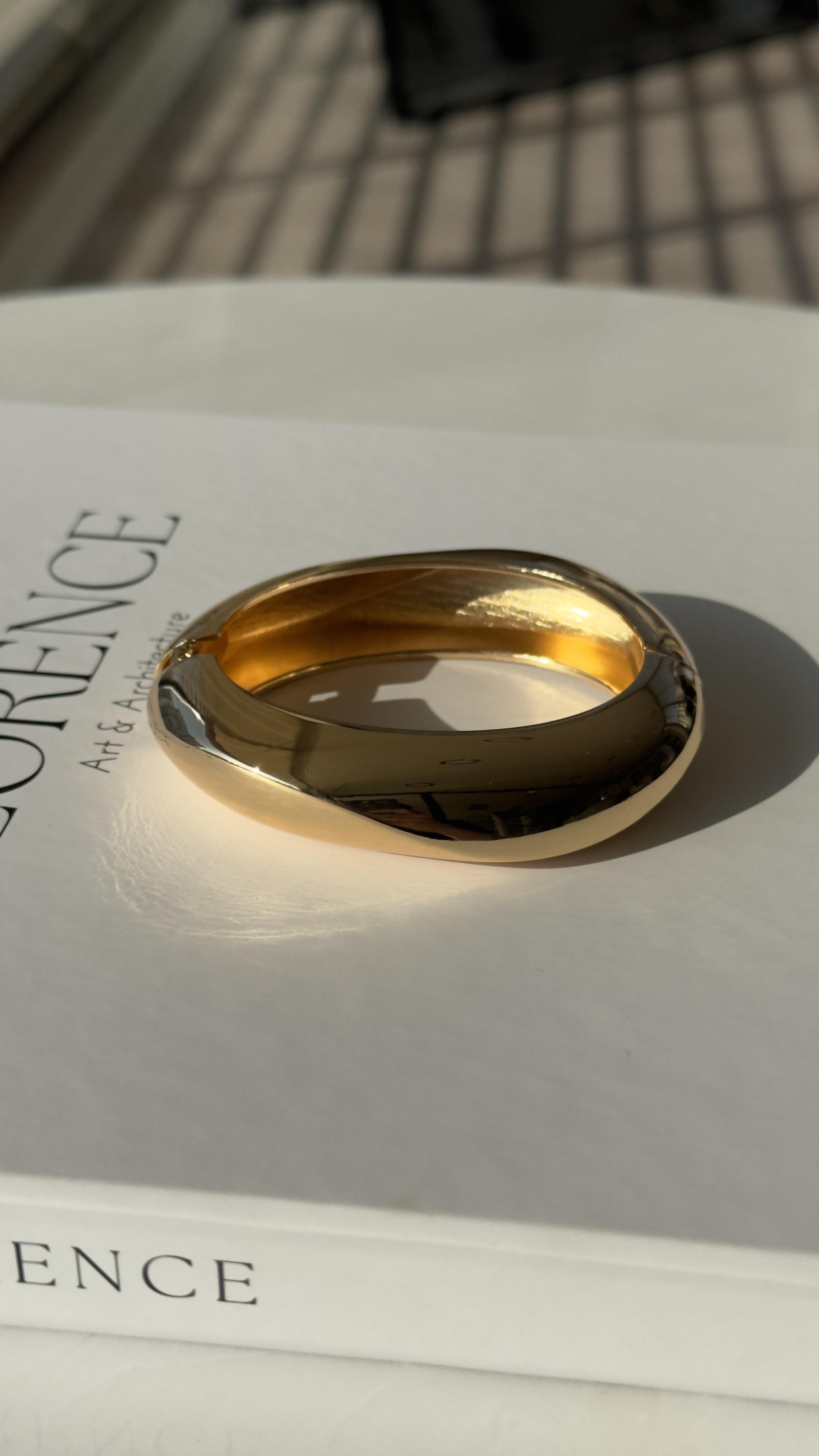 Gold Asimetrik İnce Kelepçe Bileklik