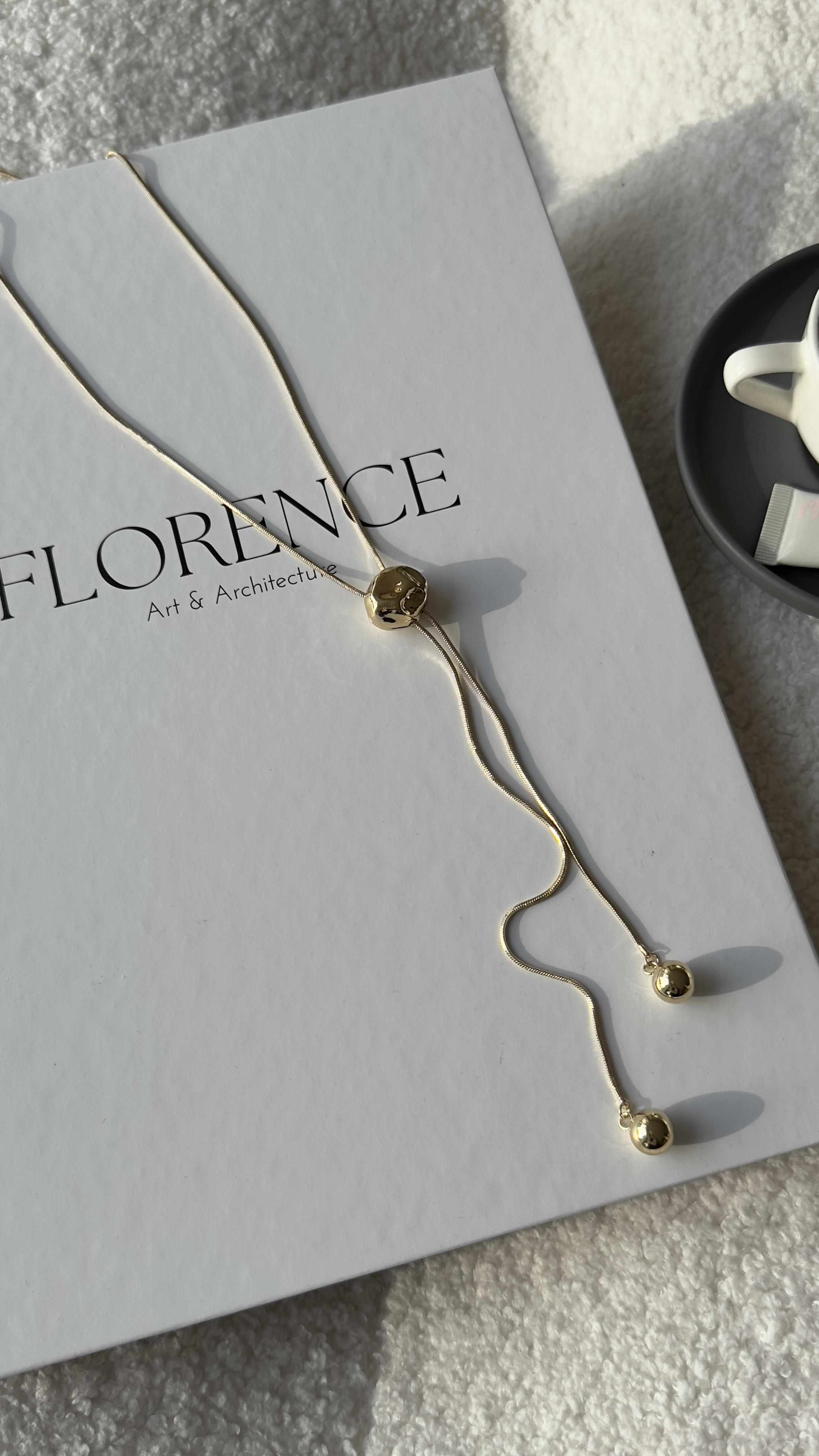 Gold Asimetrik Yuvarlak Detaylı Asansörlü Kolye