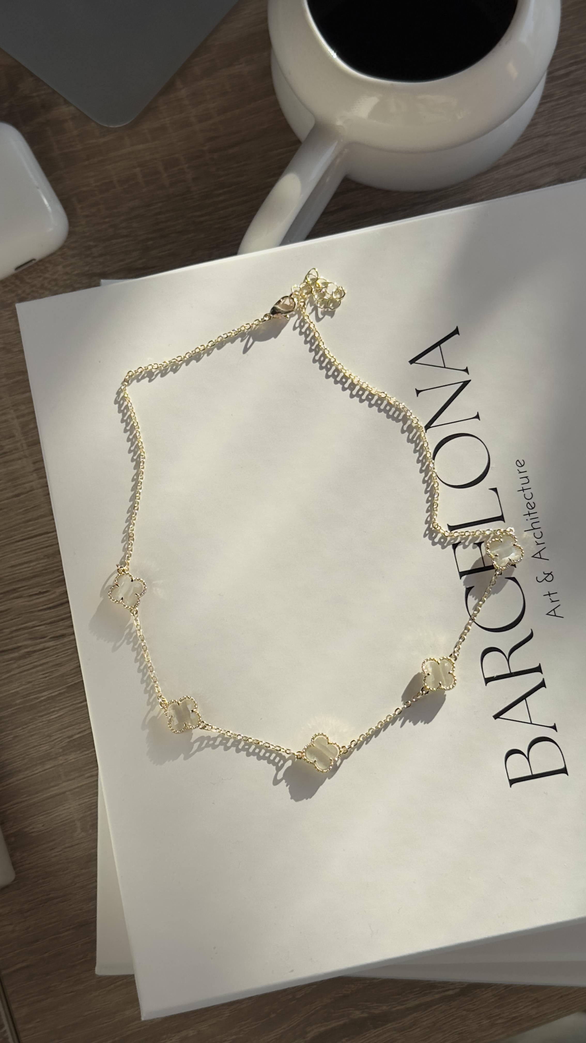 Gold Beyaz Sedefli Marka Model Kolye