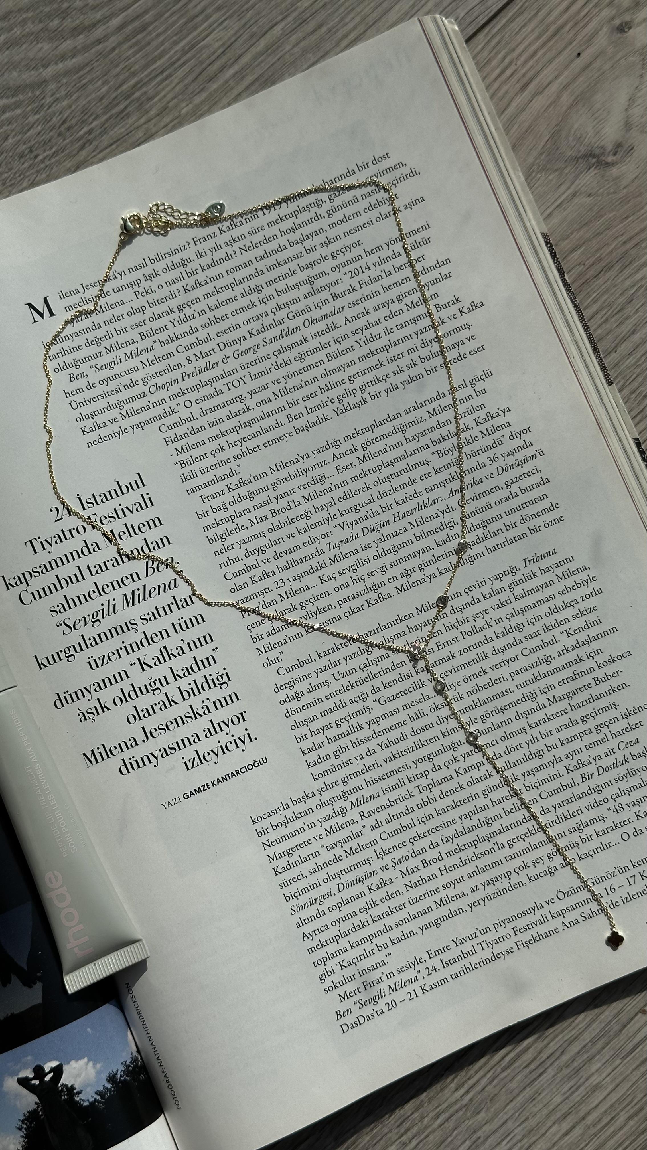 Gold Beyaz Taş Detaylı Y kolye