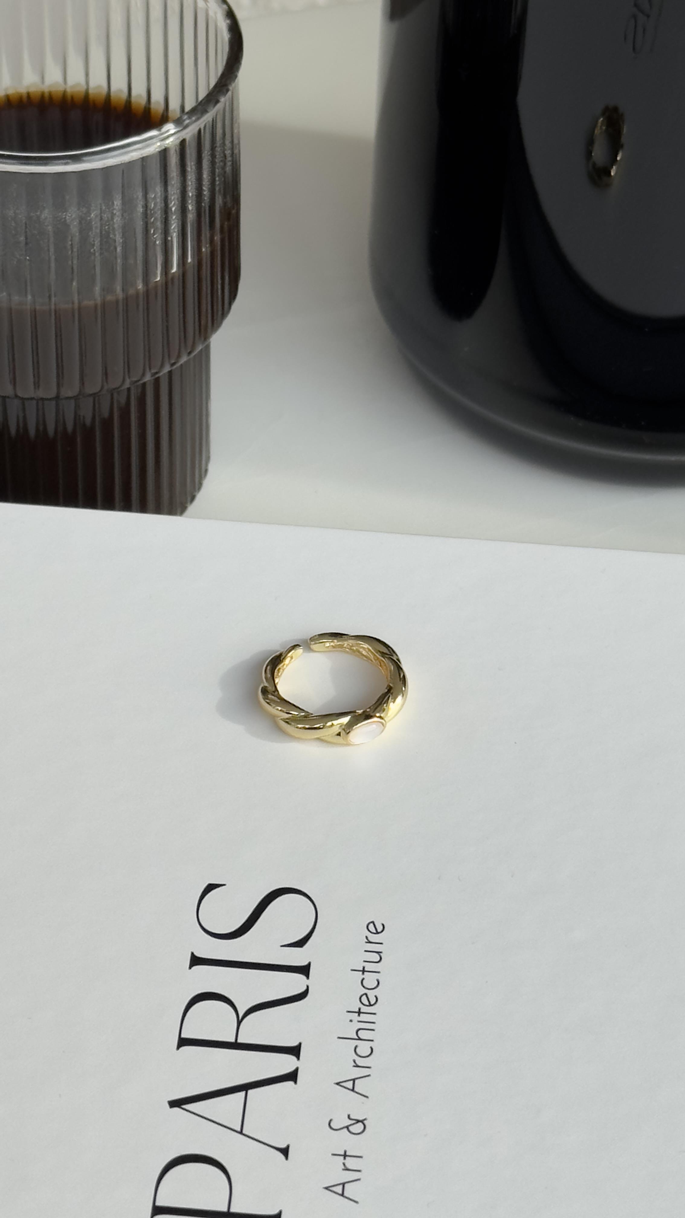 Gold Beyaz Taşlı Burgu Yüzük