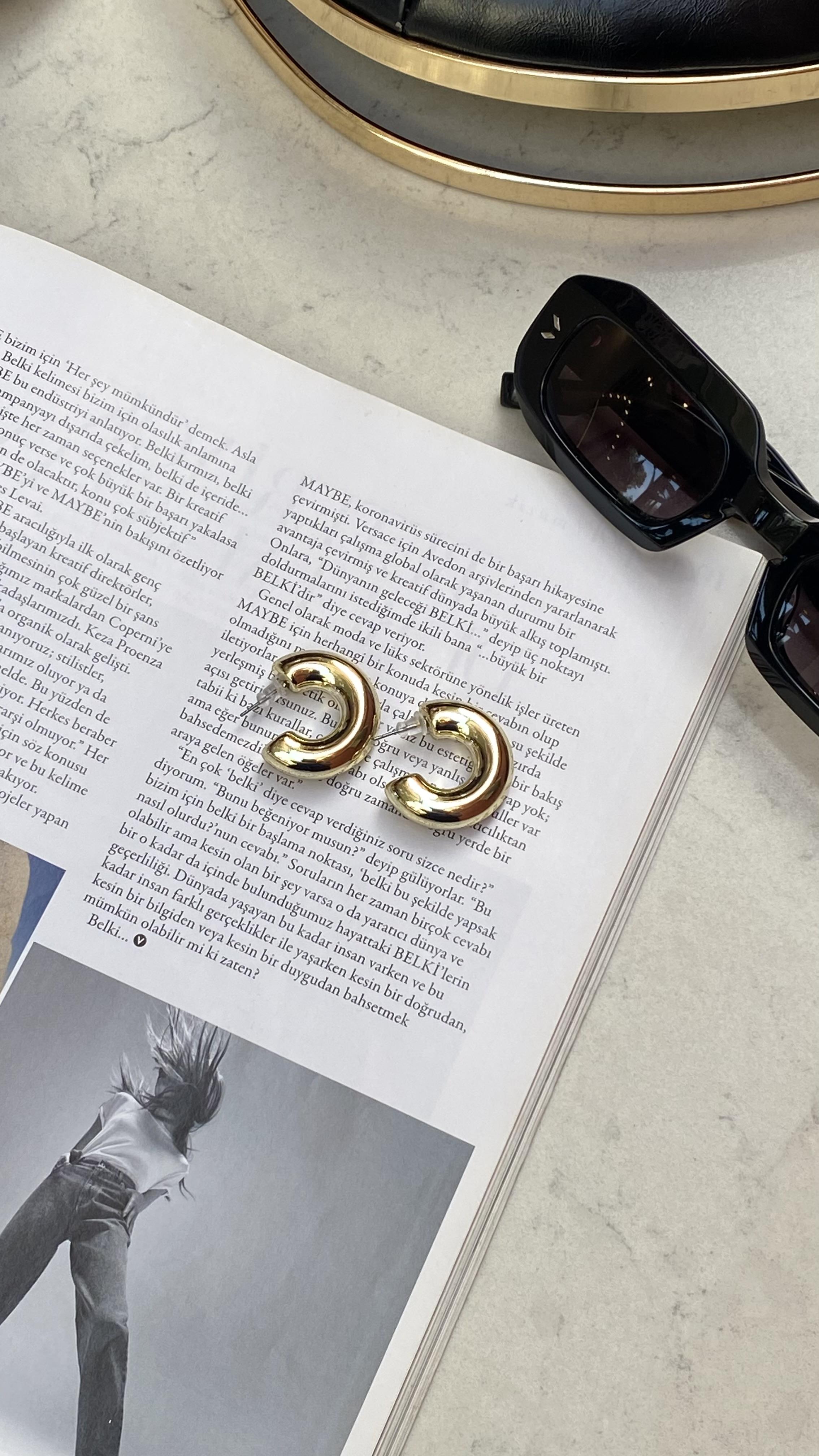 Gold Bombeli C Şekli Küpe 