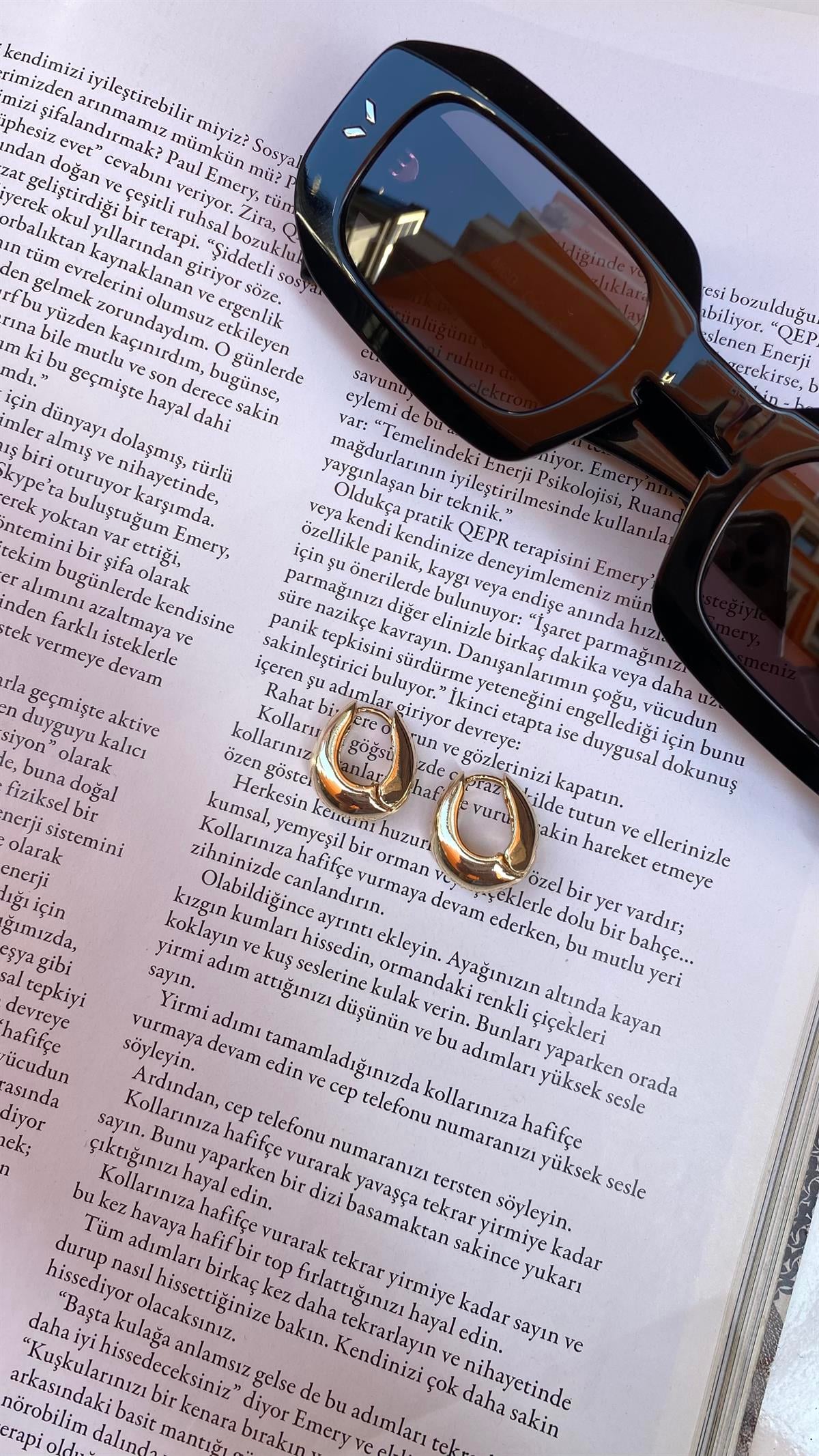Gold Bombeli Oval Küpe