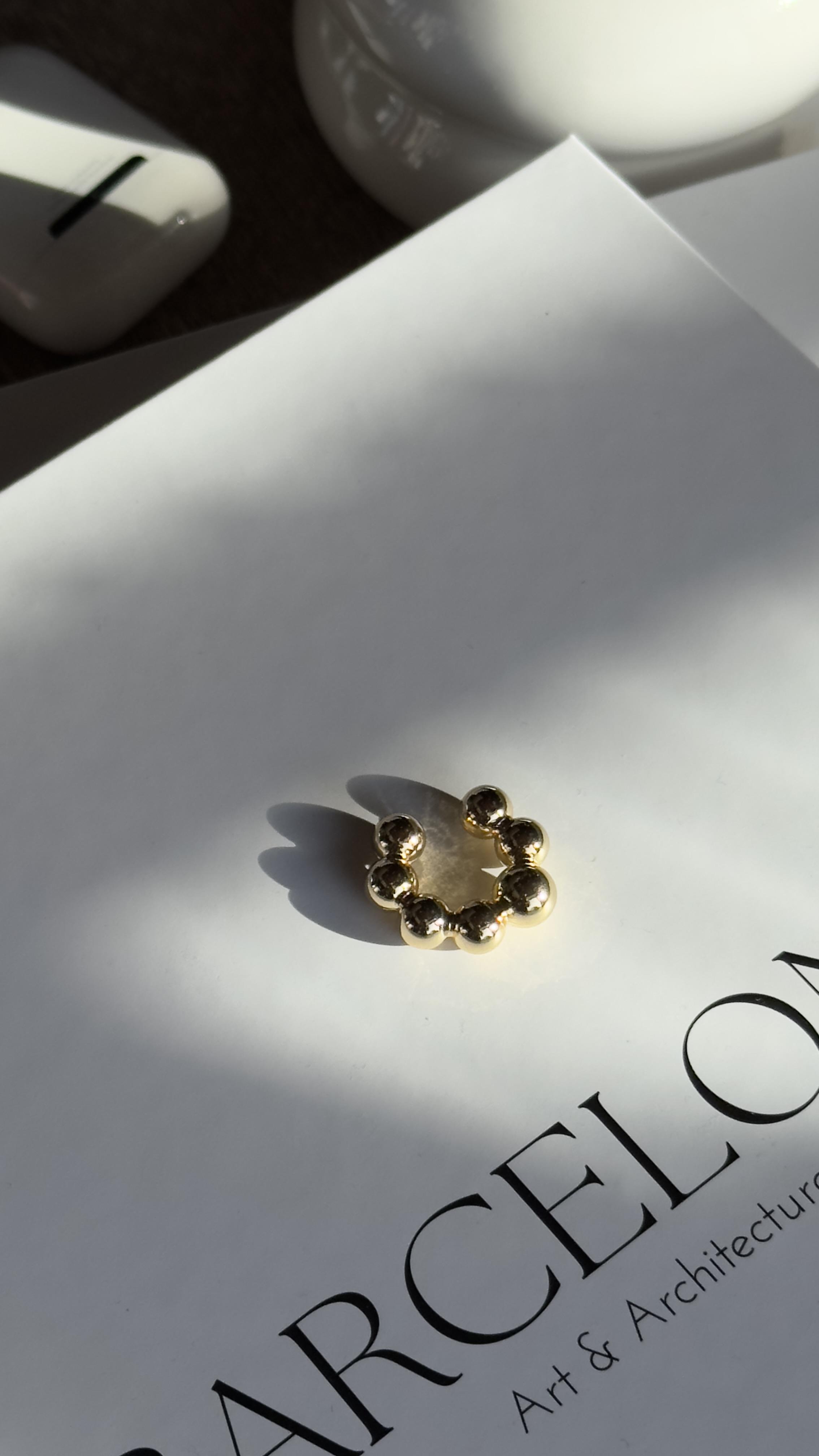 Gold Boncuklu Kıkırdak Küpe