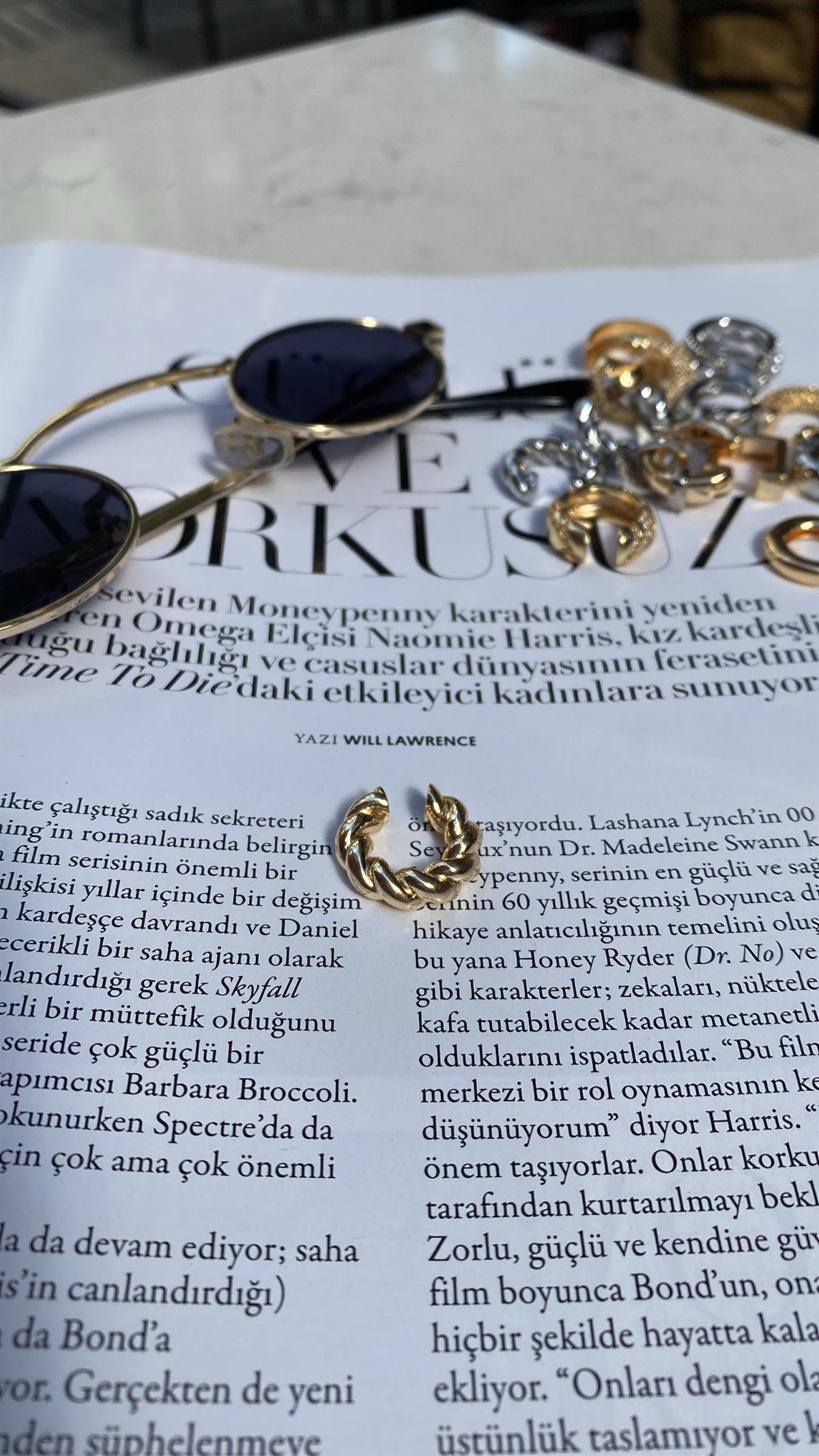 Gold Burgu Kıkırdak Küpe