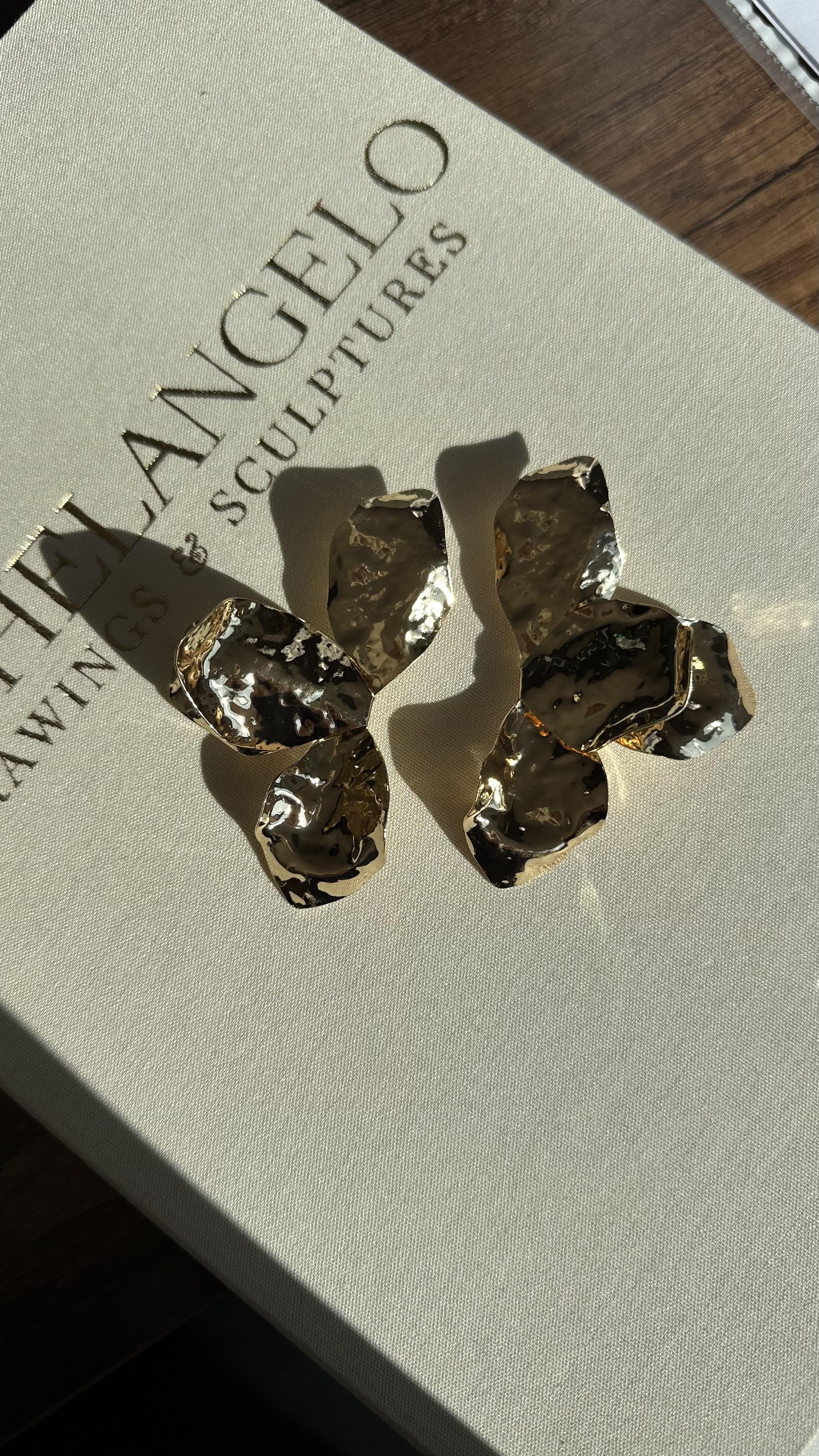 Gold Büyük Boy Çiçek Küpe