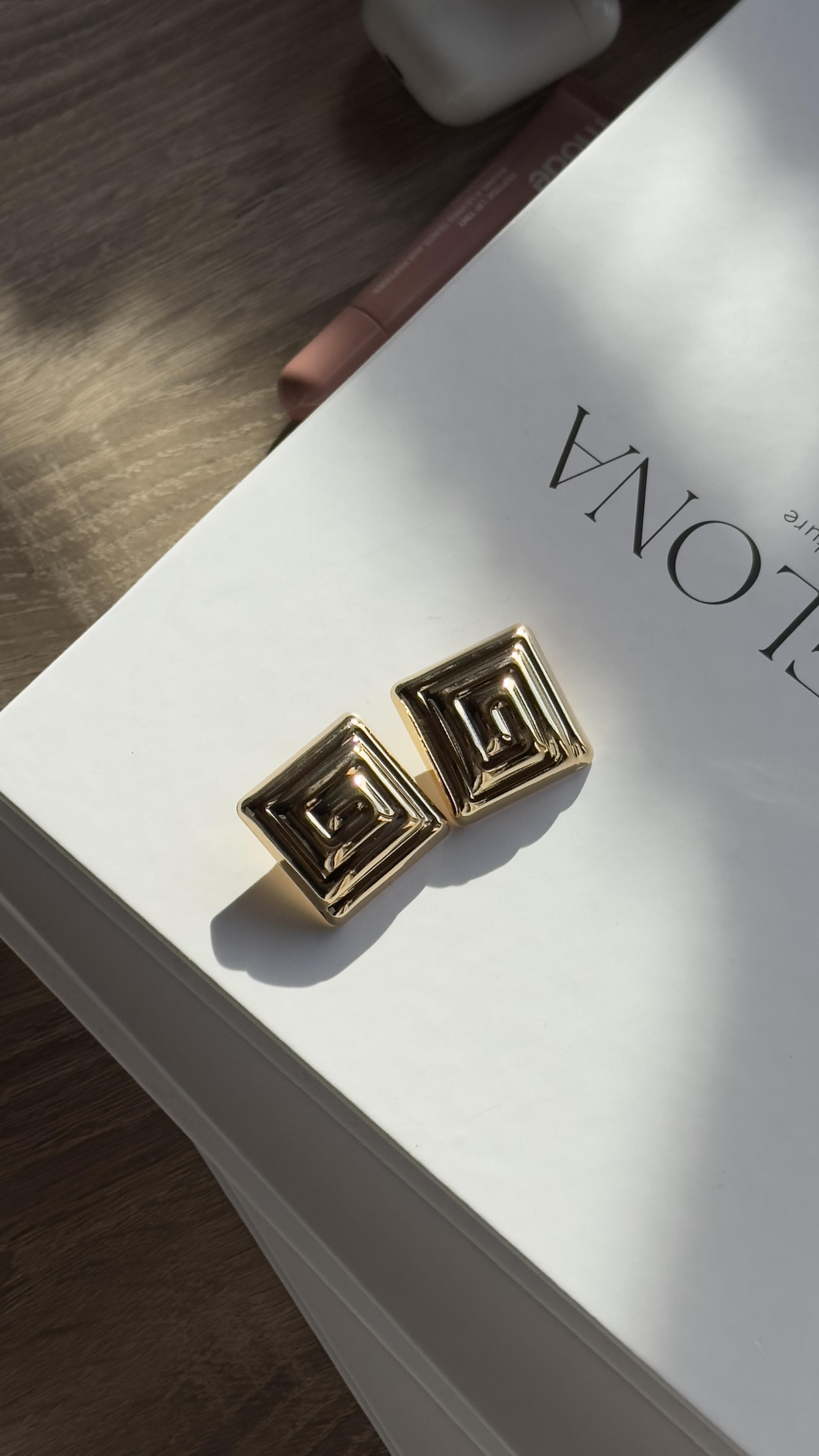 Gold Büyük Kare Küpe Gold Büyük Kare Küpe