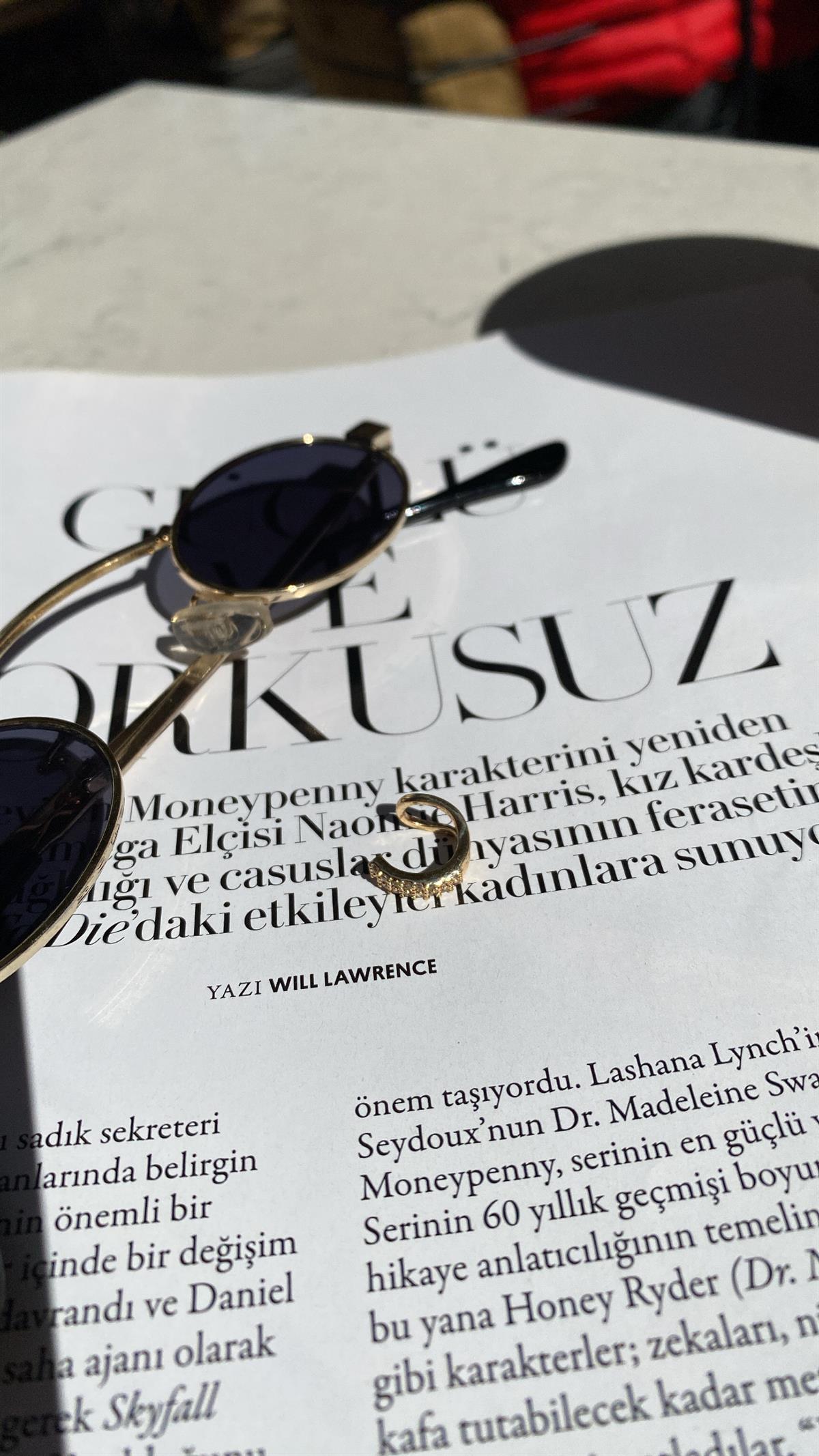 Gold C Şekli Taşlı Kıkırdak Küpe