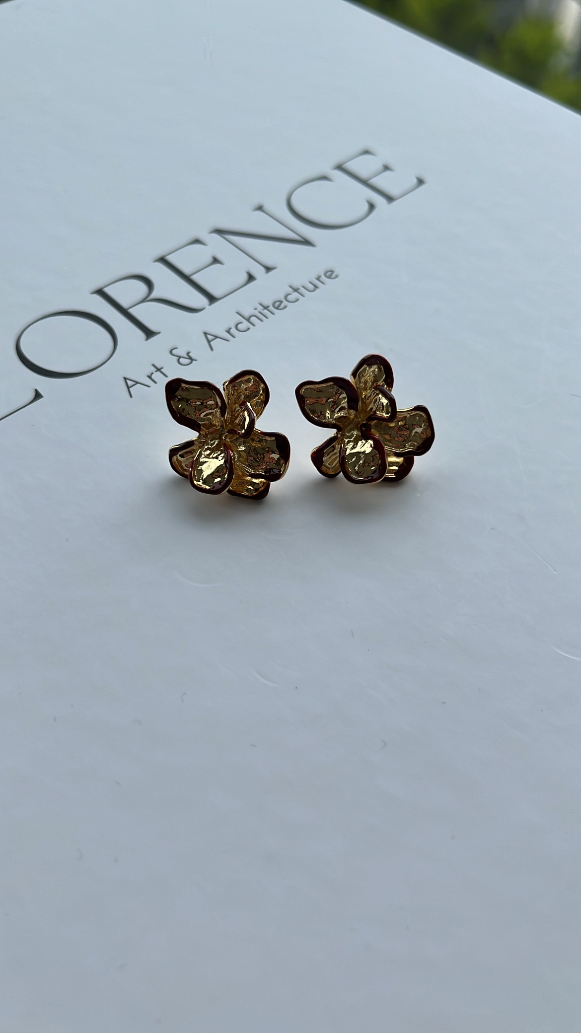 Gold Çiçek Motifli Küpe