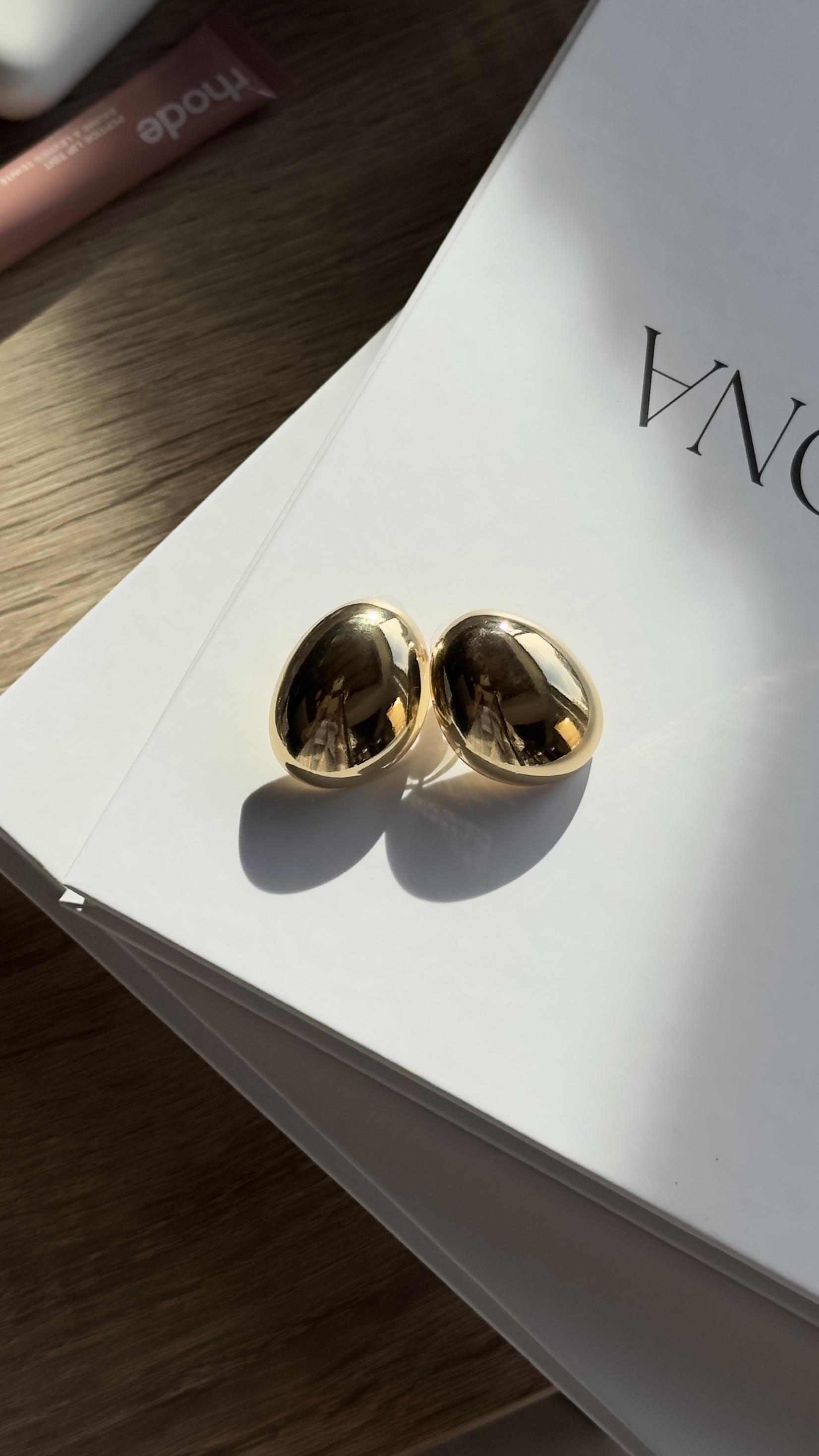 Gold Dolgulu Asimetrik Oval Küpe