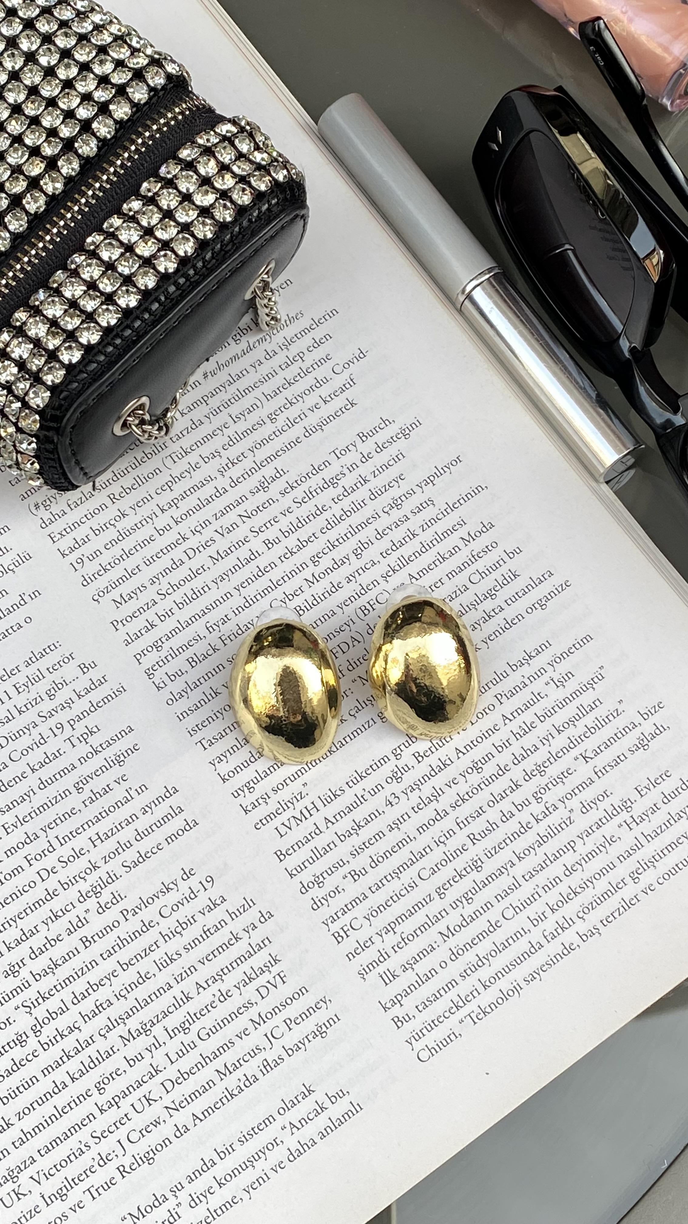 Gold Dolgulu Parlak Oval Küpe