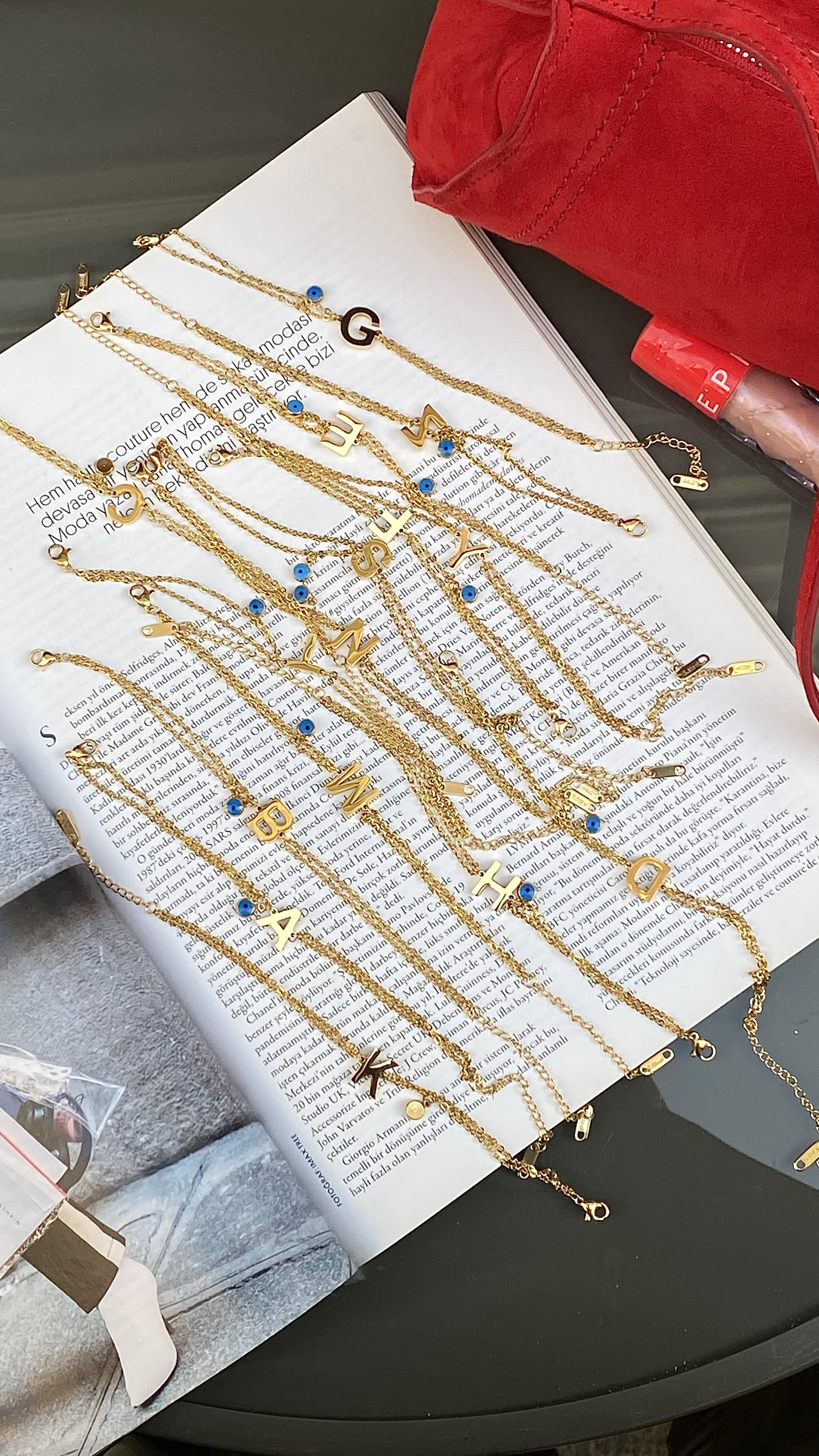 Gold Hazar Boncuklu Harfli Bileklik 