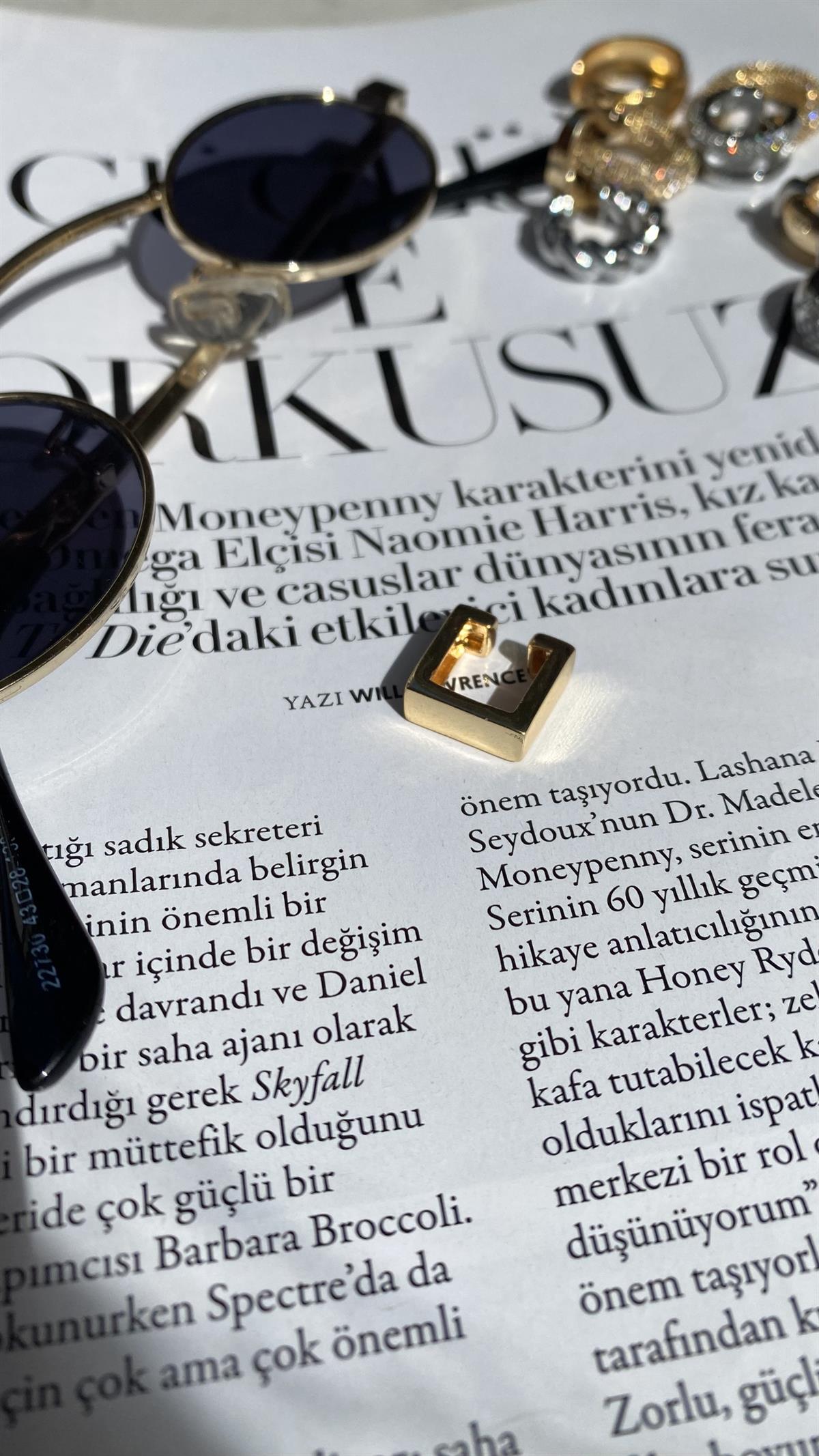 Gold Kare Kıkırdak Küpe