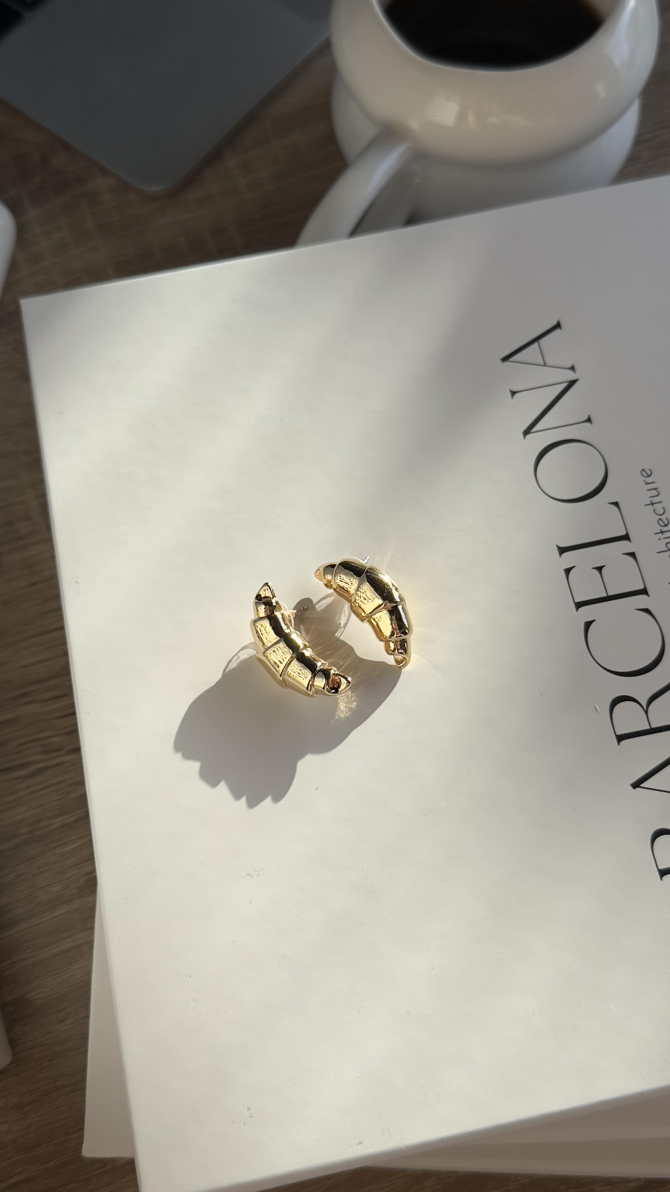 Gold Kruvasan Model Küpe