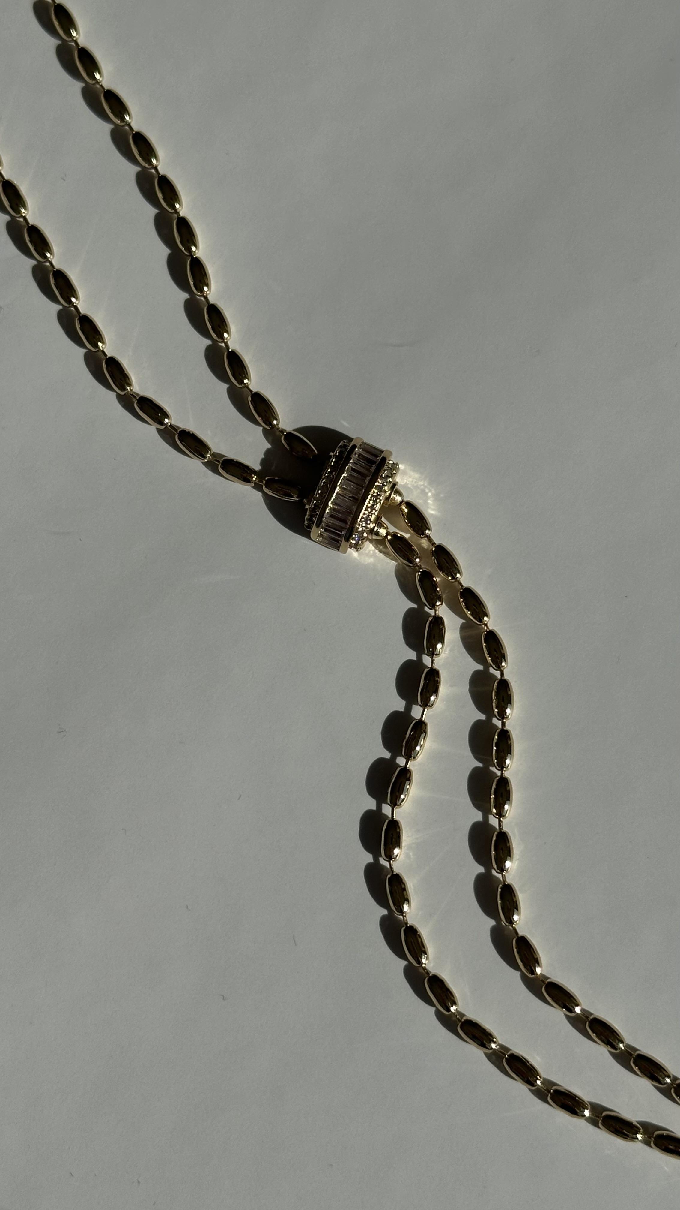 Gold Ortada Taş Detaylı Kolye