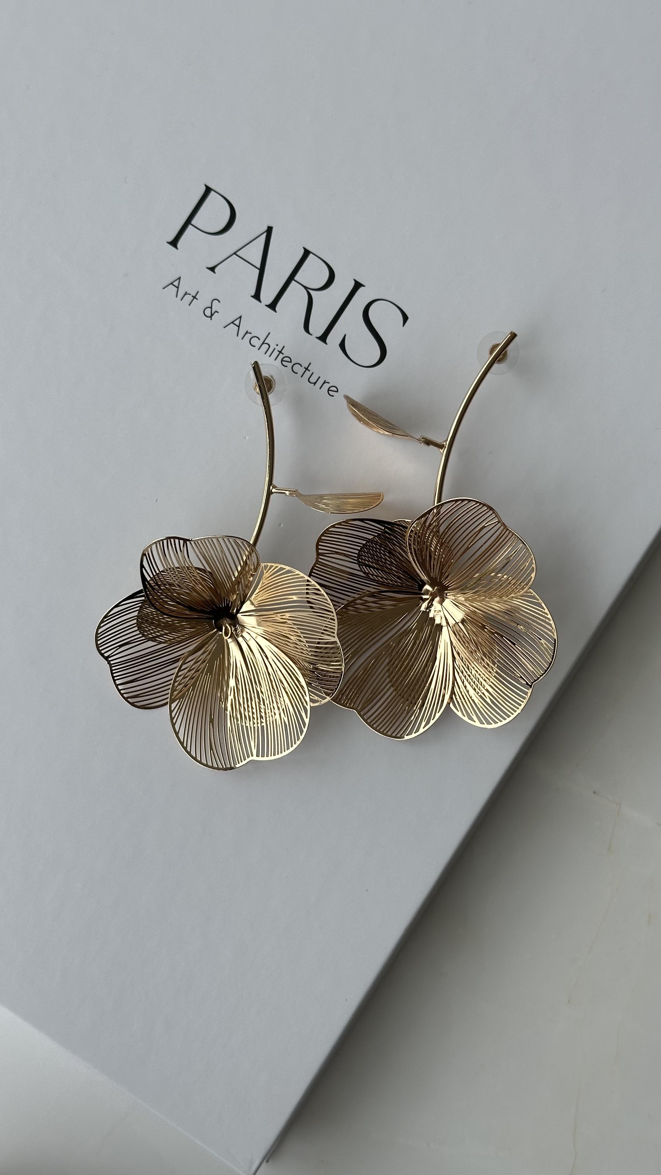 Gold Sallantılı Çiçek Küpe