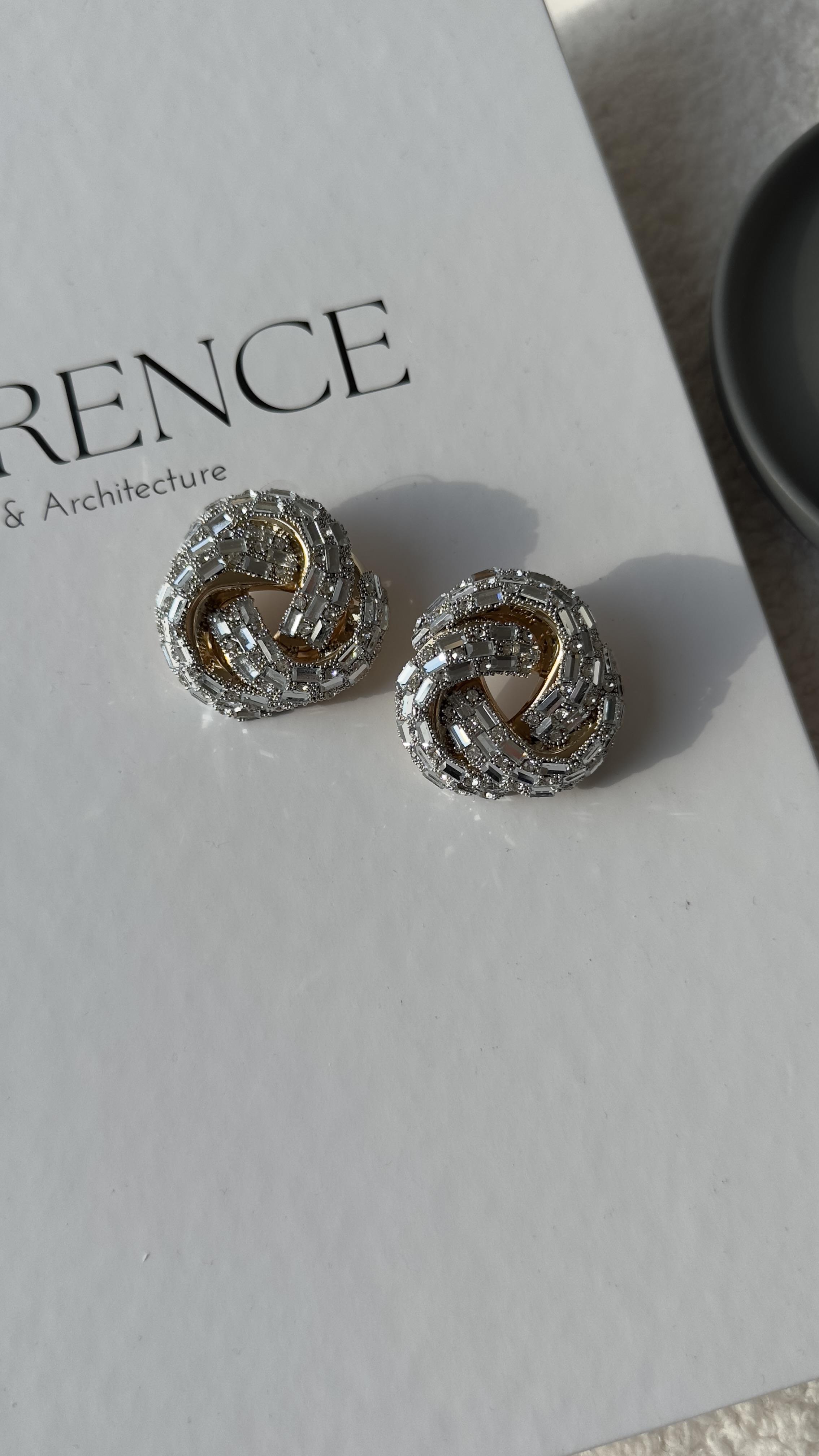 Gold Silver Taşlı Geçirmeli Küpe