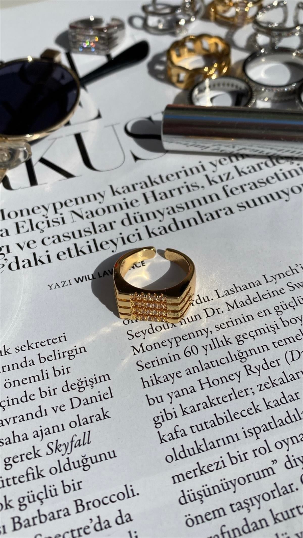 Gold Taşlı Dikdörtgen Yüzük