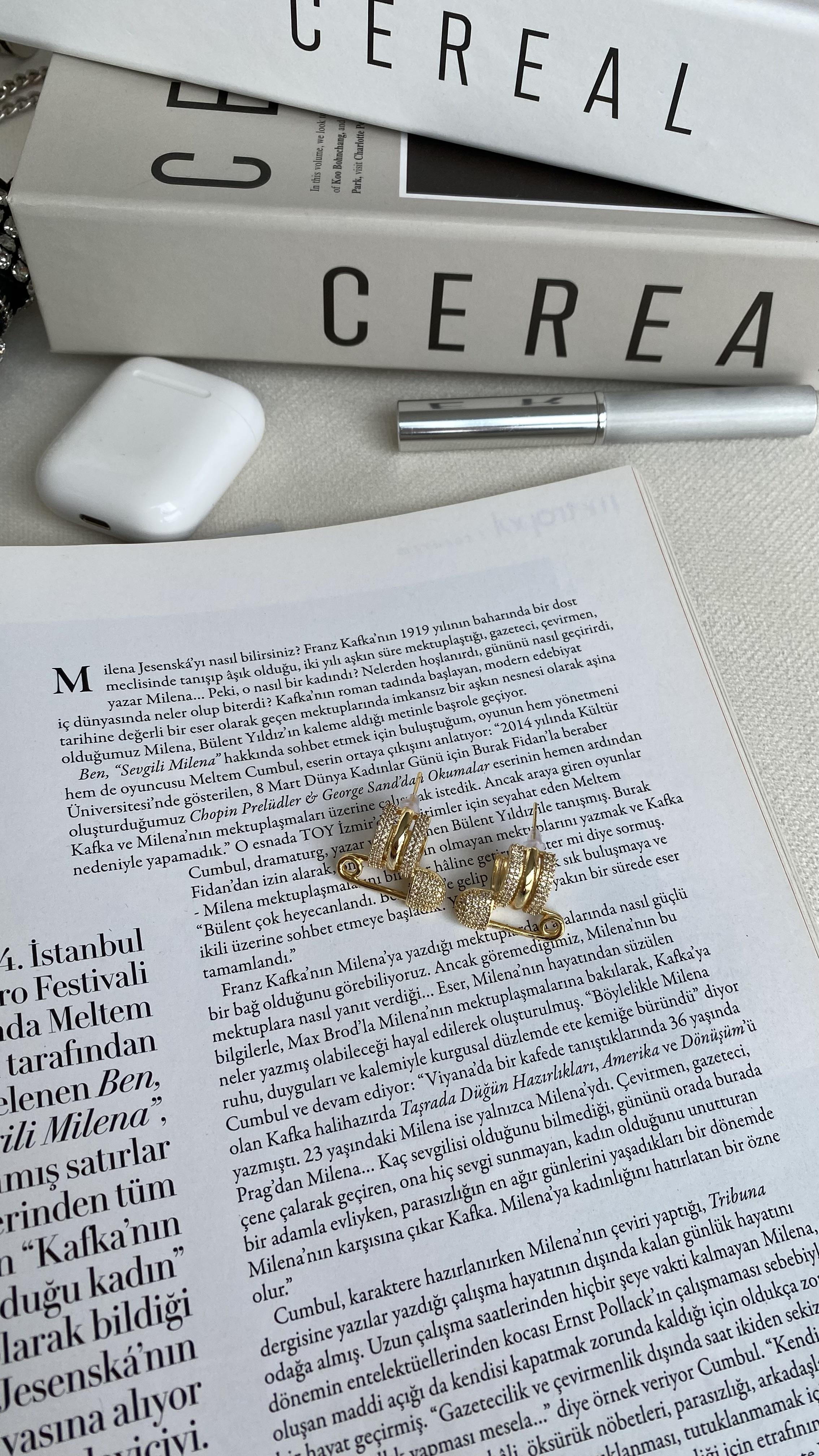 Gold Taşlı İğneli Kıkırdak Küpe