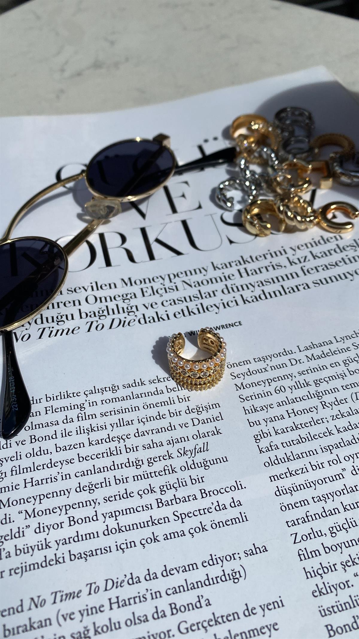 Gold Taşlı İncili Kıkırdak Küpe