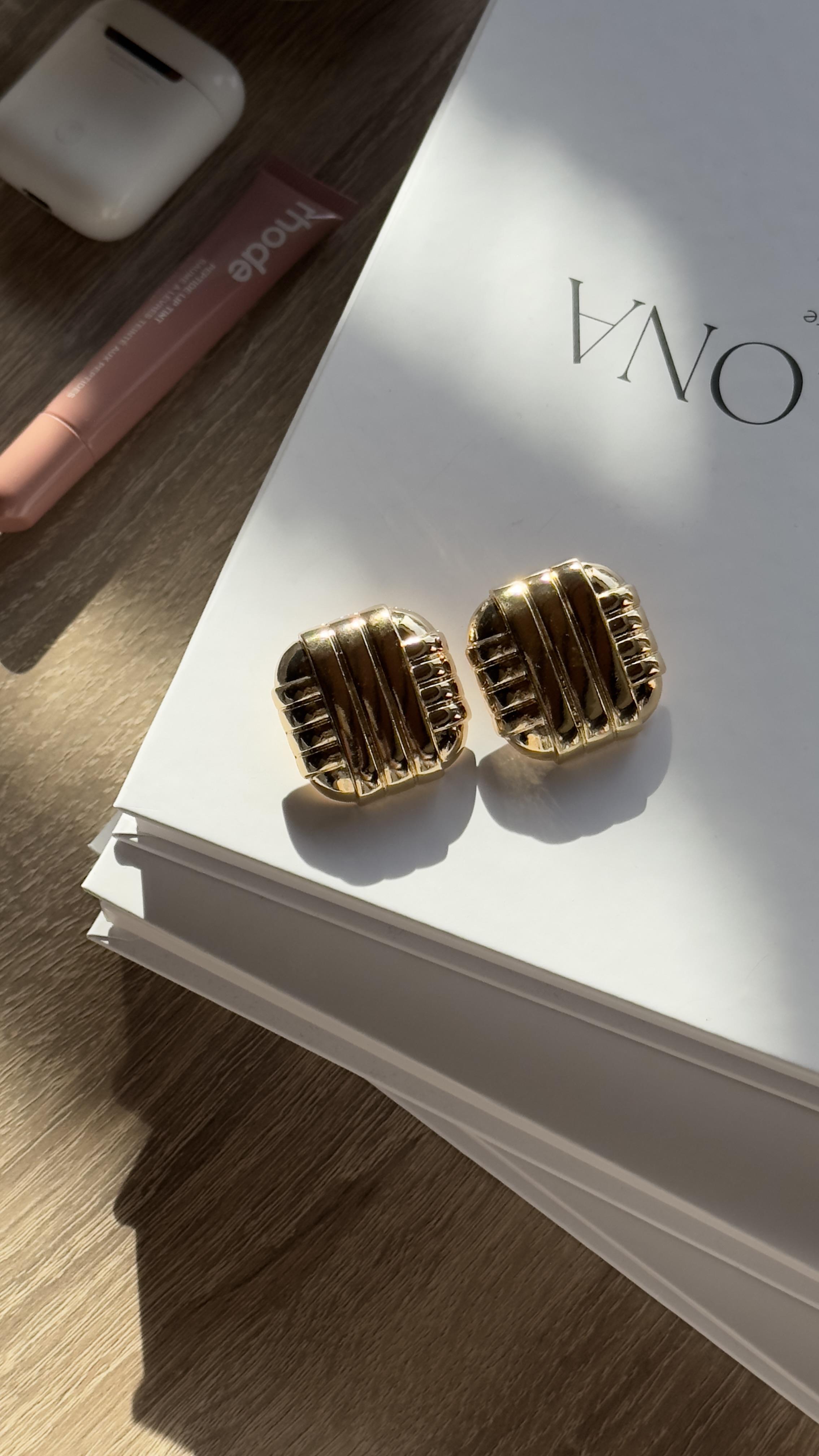 Gold Ucu Yuvarlak Kare Bombeli Küpe