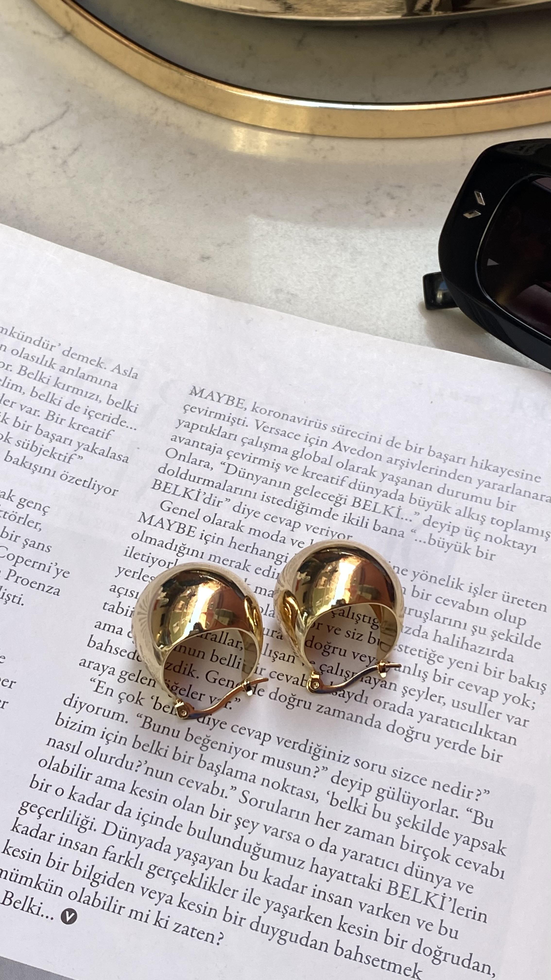 Gold Yan Düz Büyük Yuvarlak Bombeli Küpe