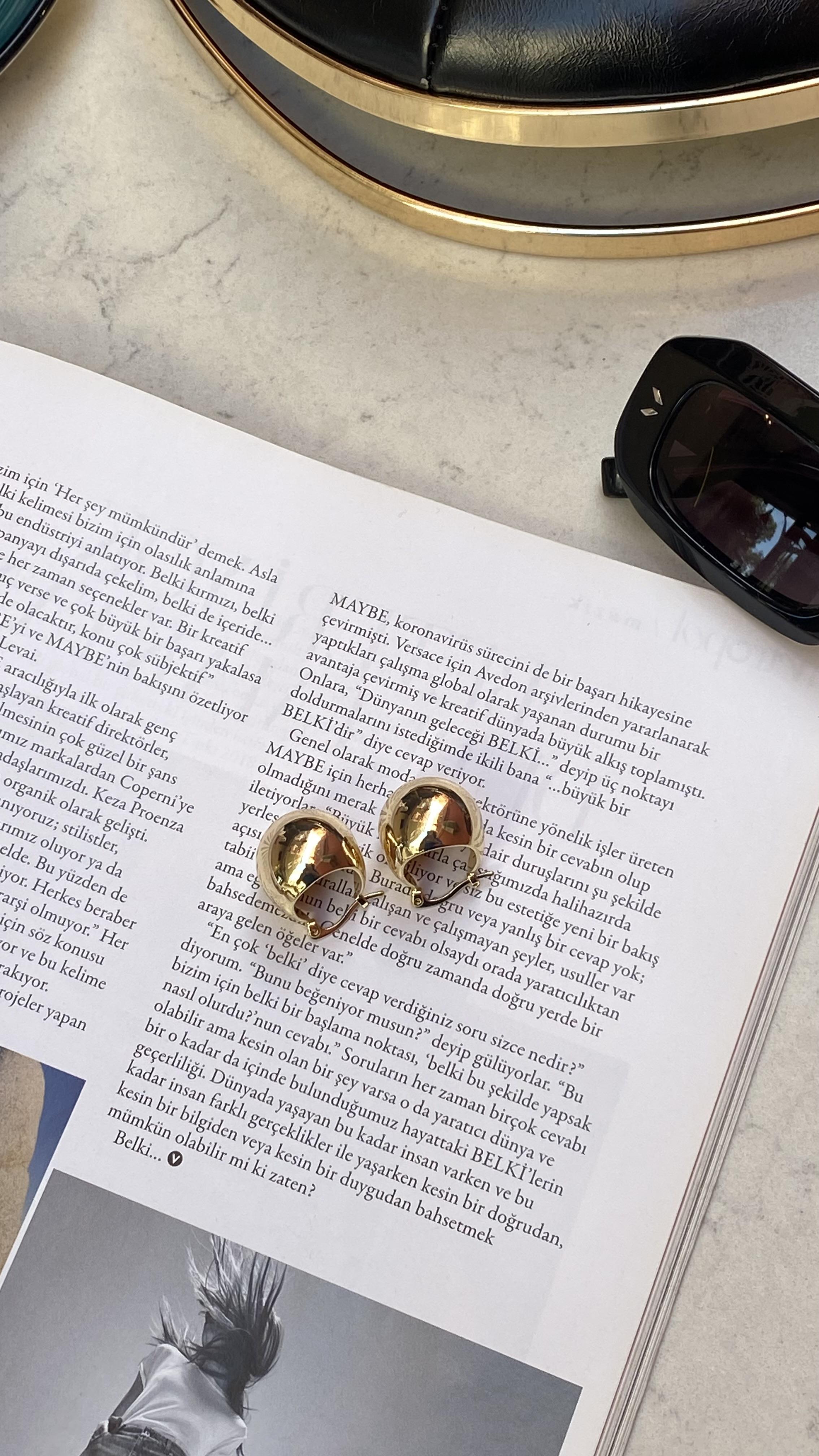 Gold Yan Düz Küçük Yuvarlak Bombeli Küpe