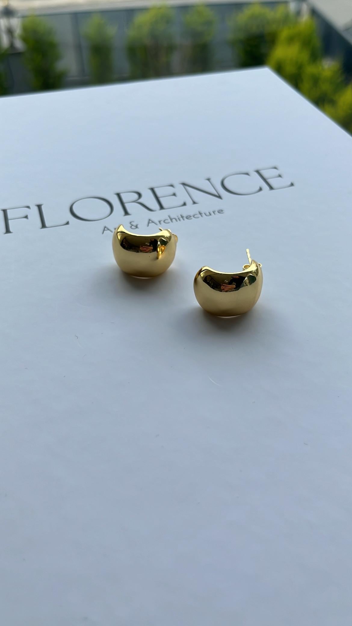 Gold Yarım Bombeli Geniş Küpe