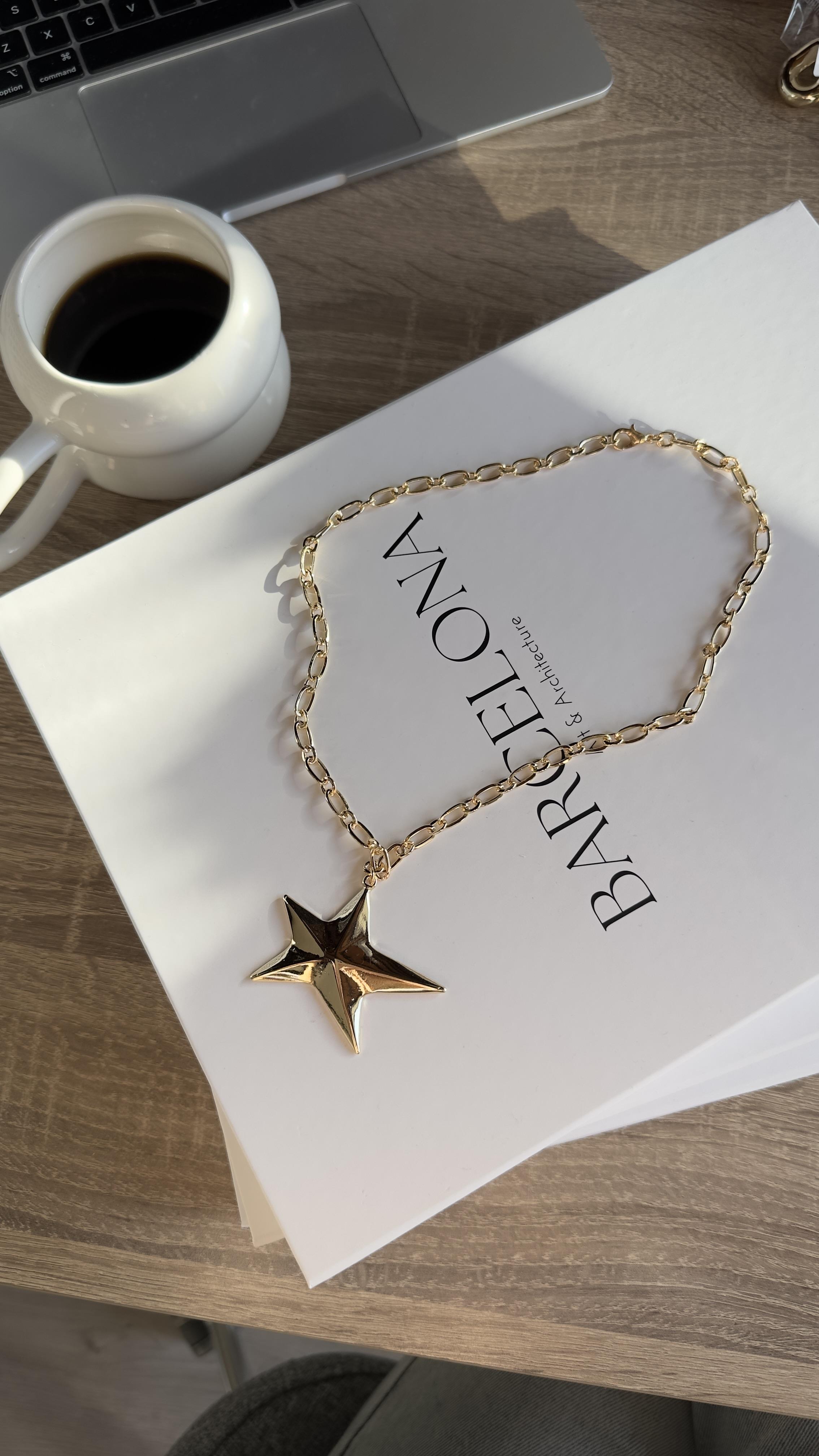 Gold Yıldızlı Kolye