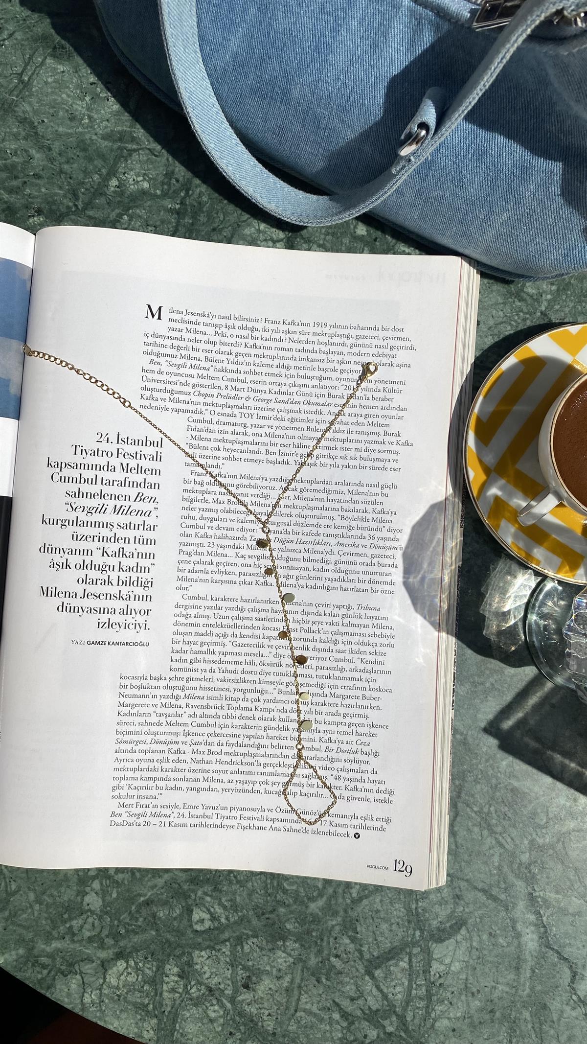 Gold Oval Detaylı Şahmeran