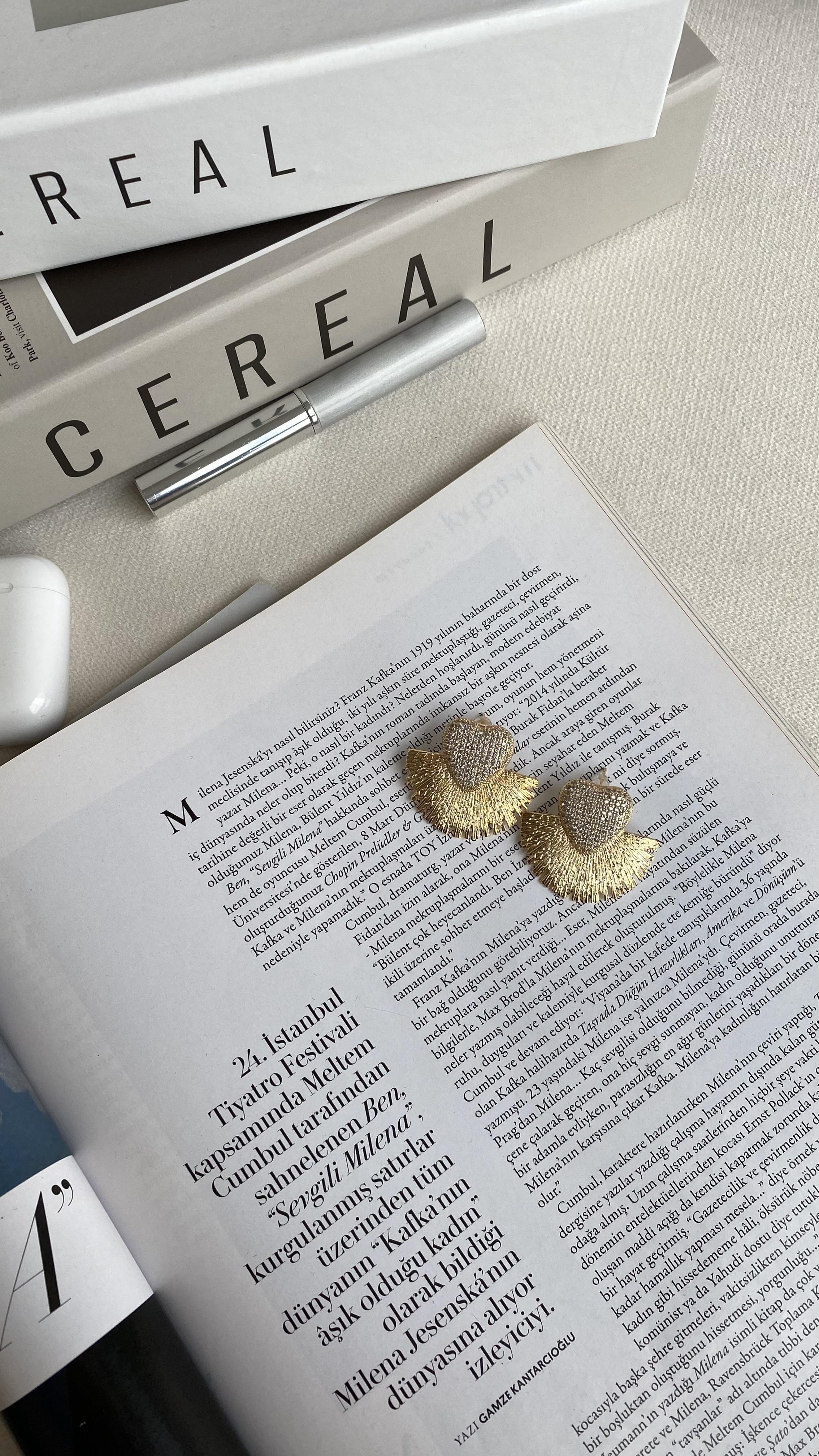 Gold Zirkon Taşlı Kalp Şekli Küpe