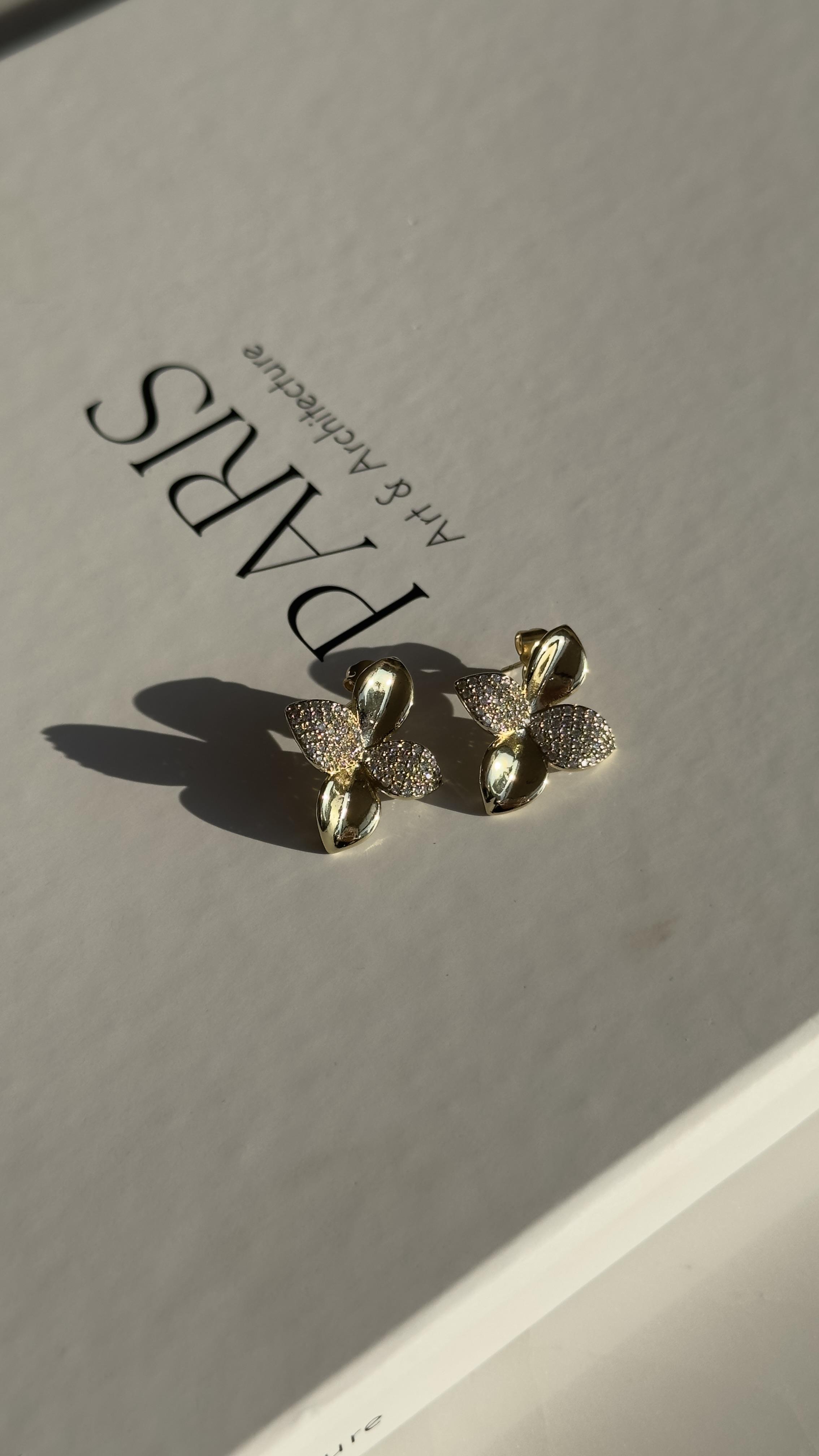 Gold Zirkon Taşlı Yaprak Küpe 