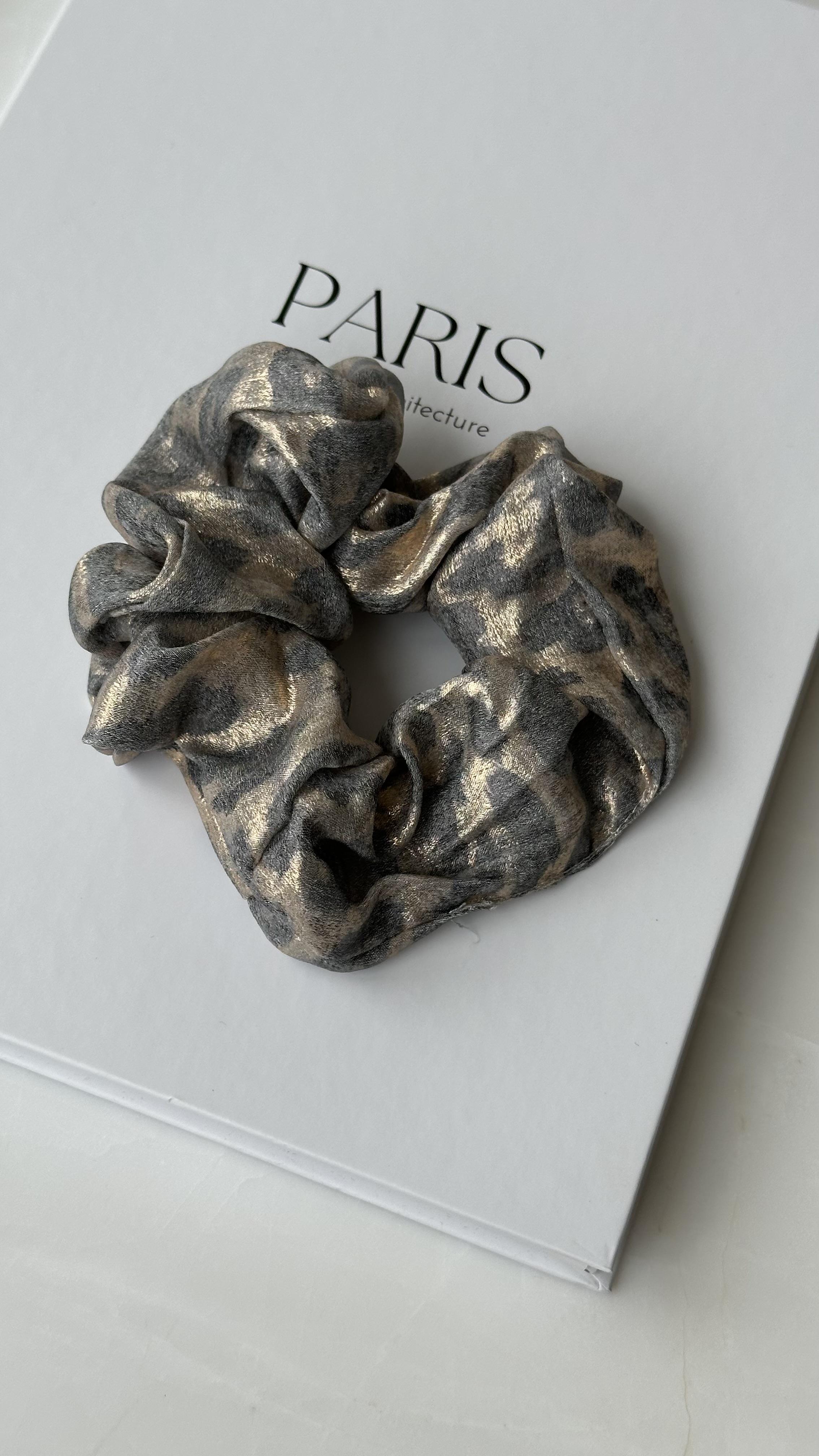 Gri Bej Varaklı Lastik Toka