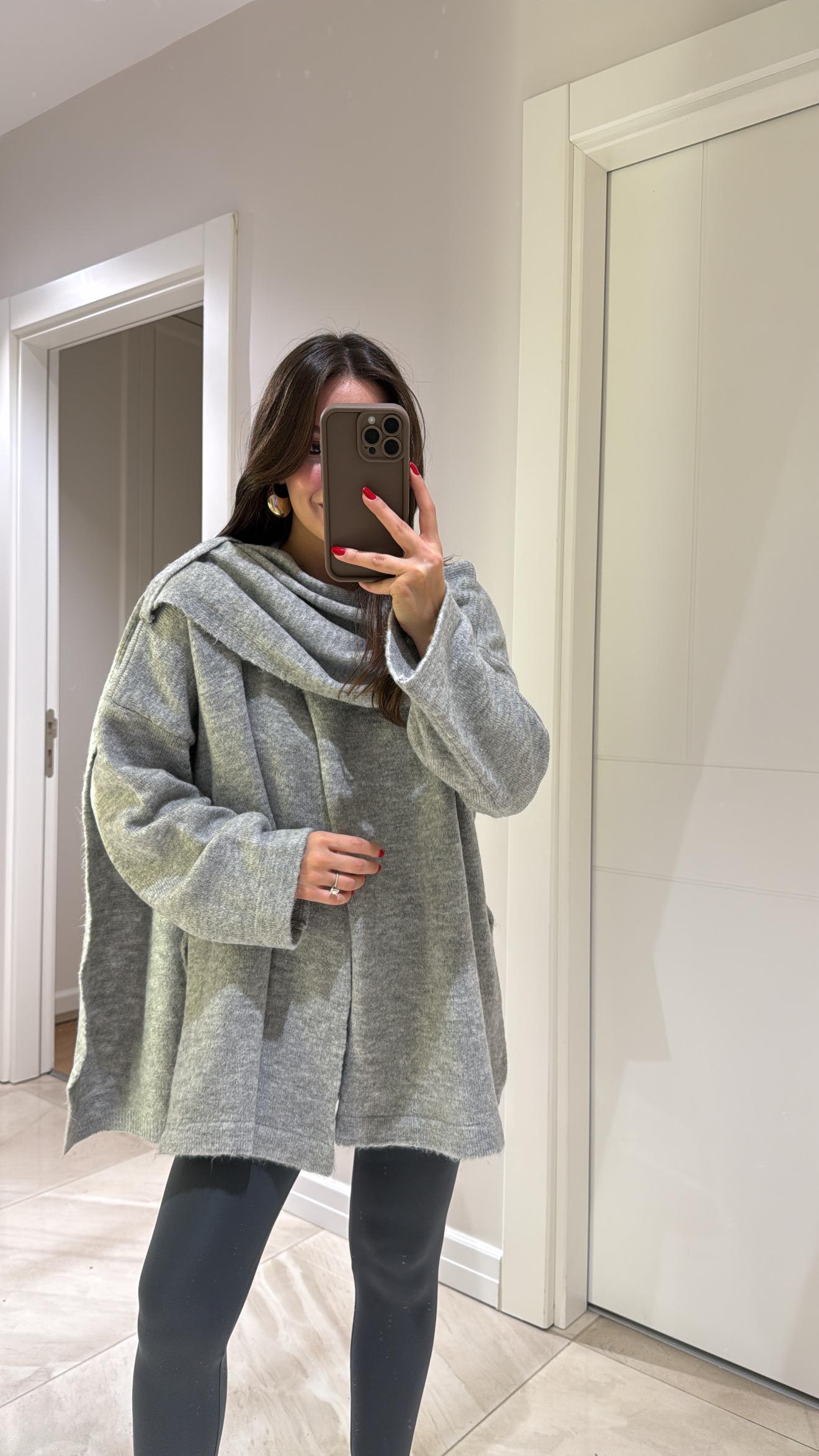 Gri Düğmeli Atkılı Oversize Kazak 