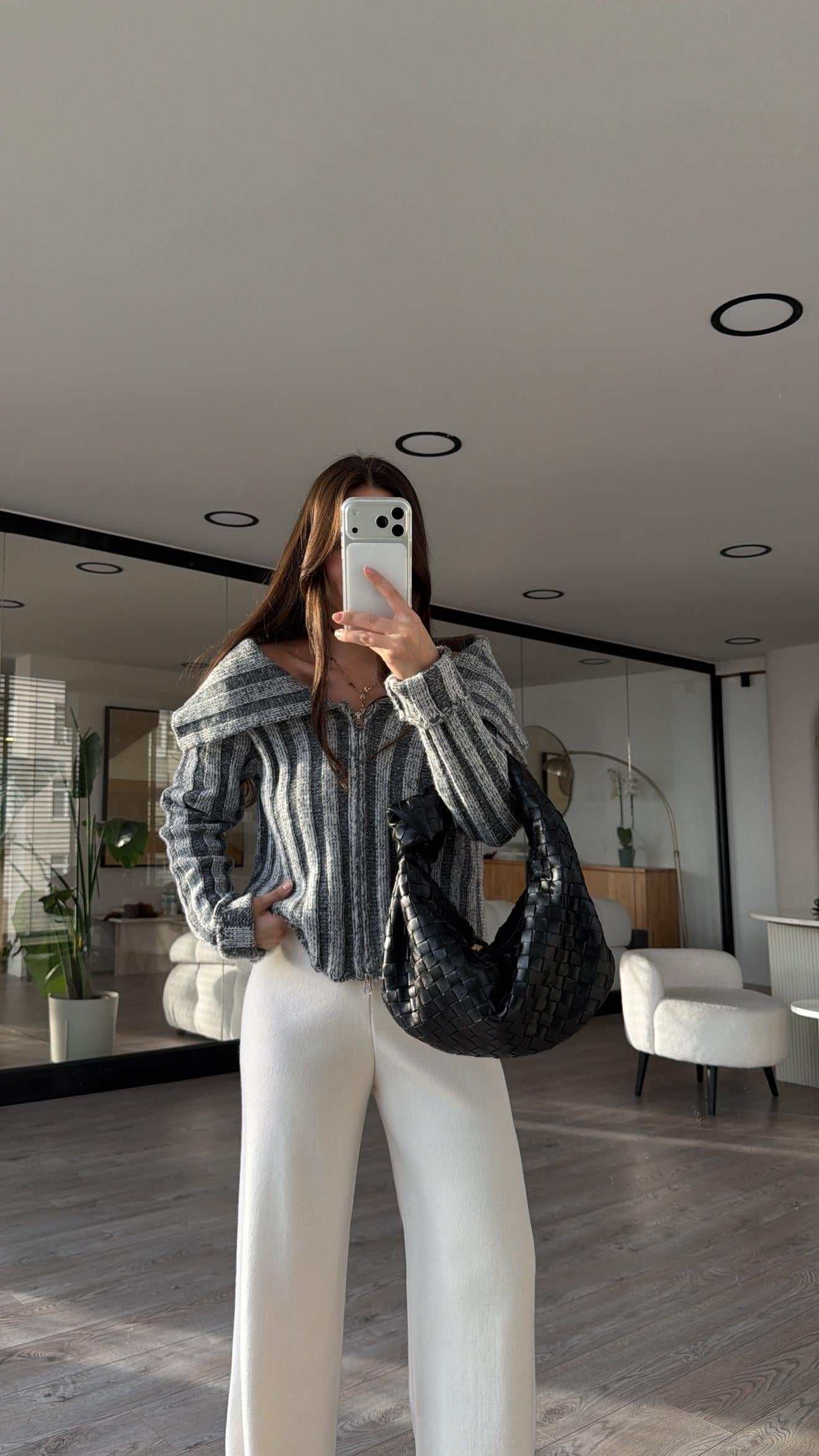 Gri Ekru Geçişli Ön Fermuarlı Yaka Detaylı Hırka 
