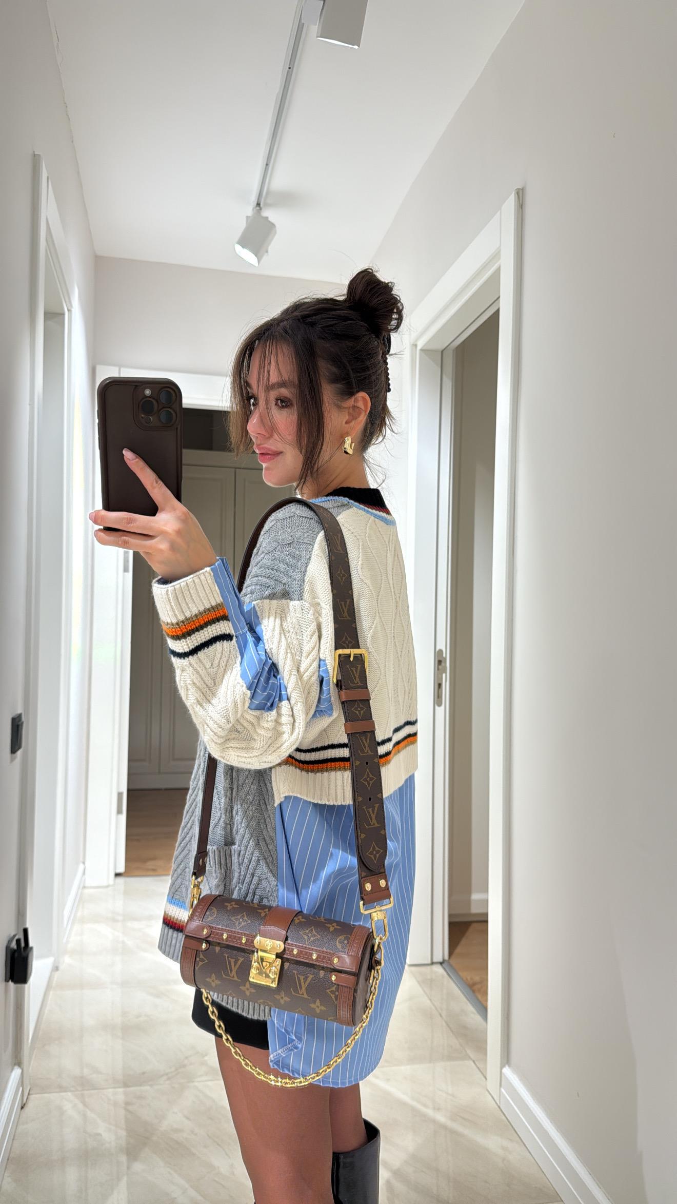 Gri Renk Bloklu Mavi Gömlek Detaylı Hırka