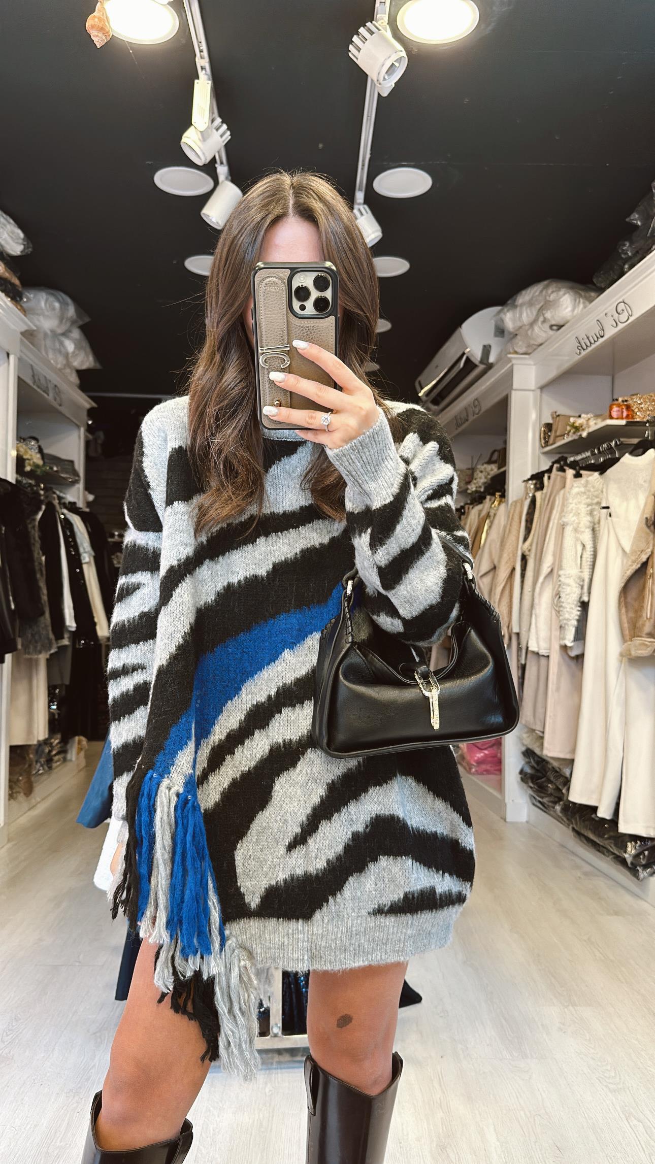 Gri Saks Mavi Zebra Desenli Püsküllü Kazak