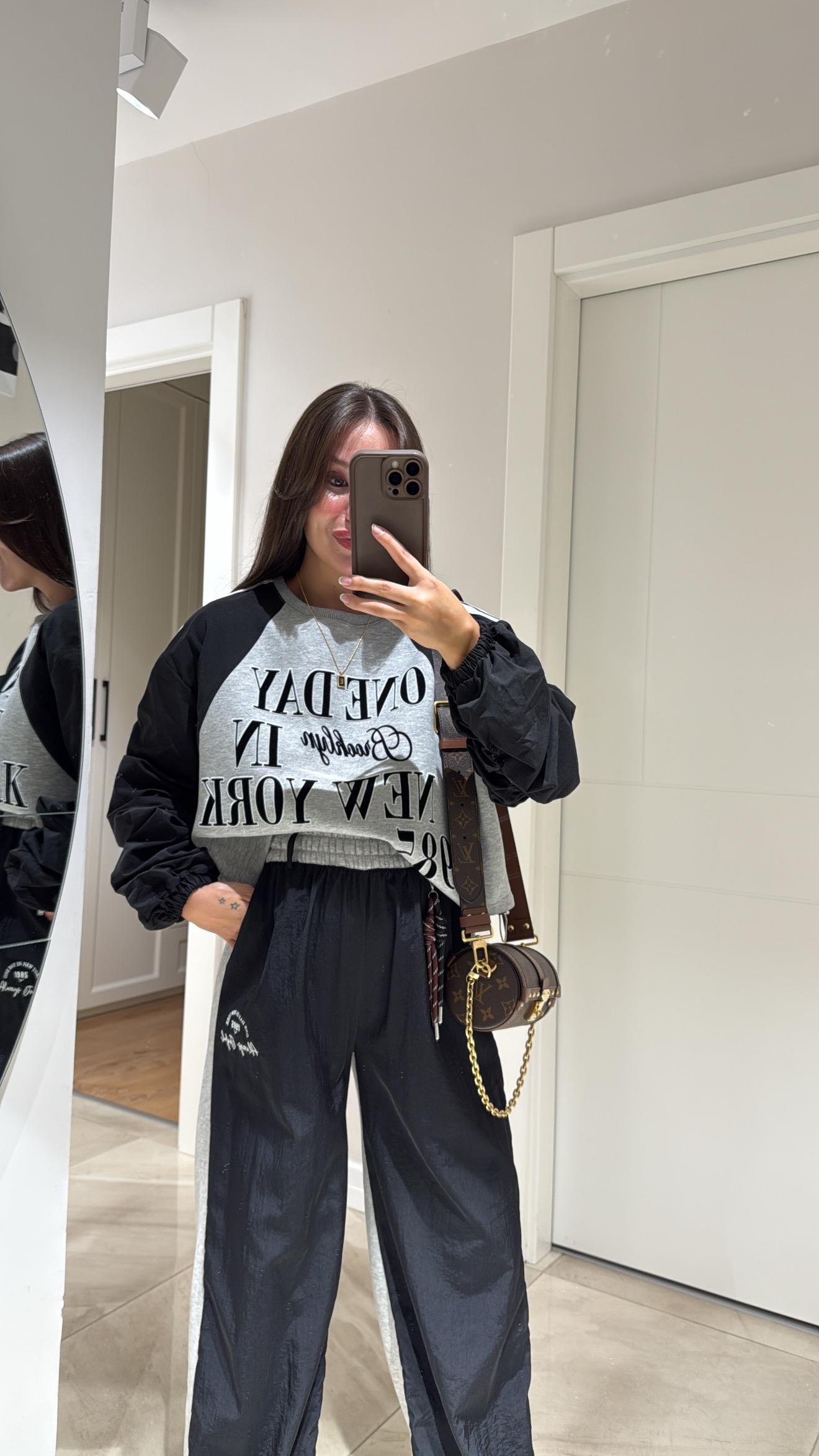 Gri Siyah Kol Detaylı Bel Büzgülü Sweat