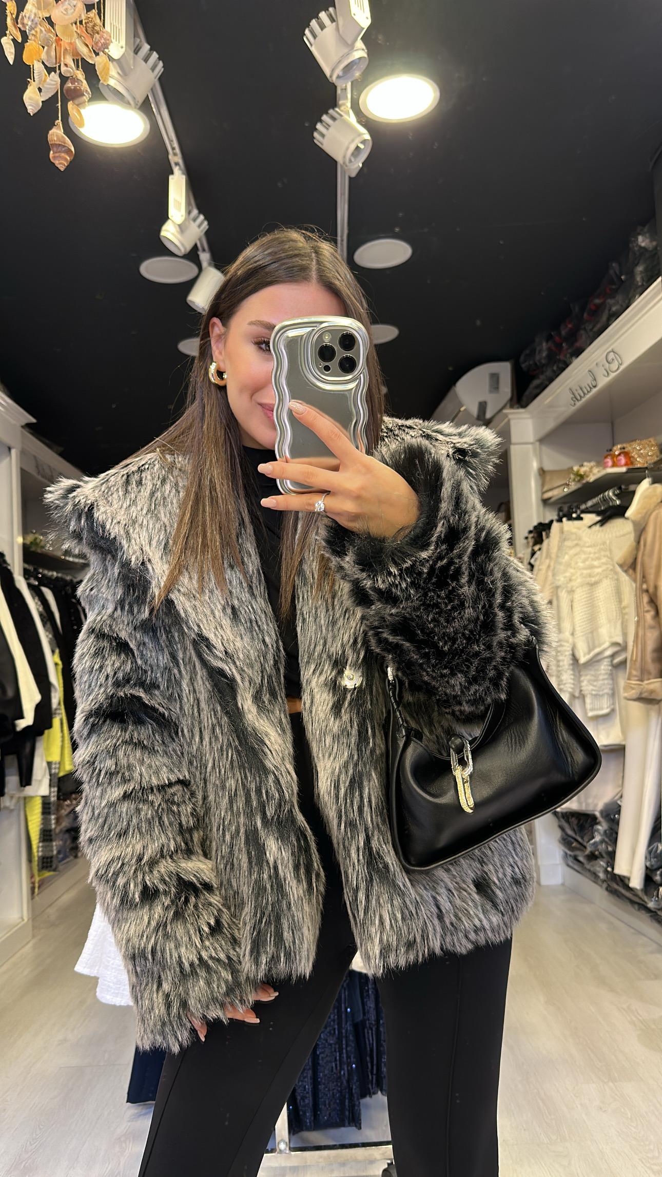 Gri Siyah Marka Model Kürk 